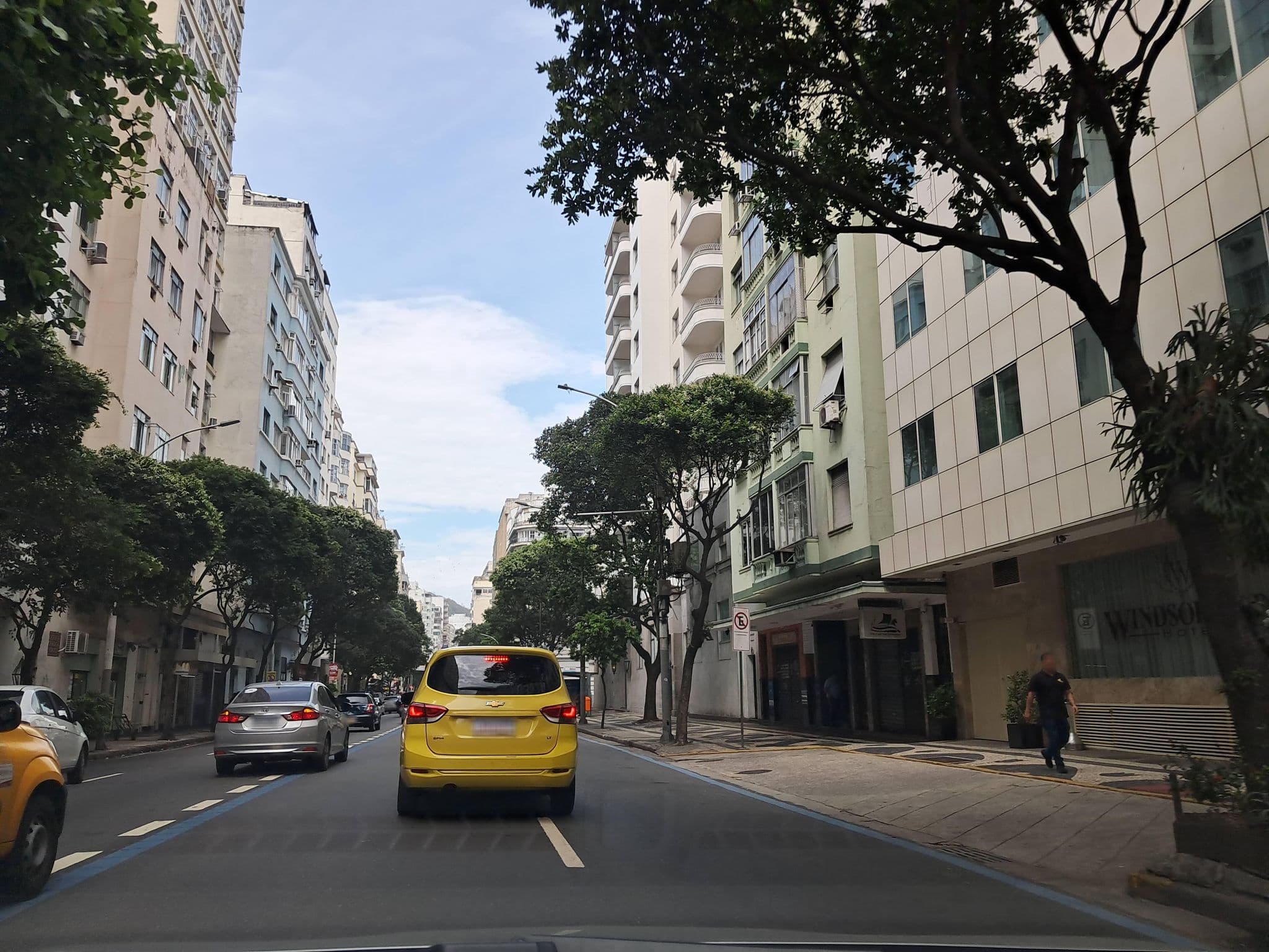 Street view near Windsor Copa Hotel, Copacabana — © enzostana (CC BY-SA · Mapillary)