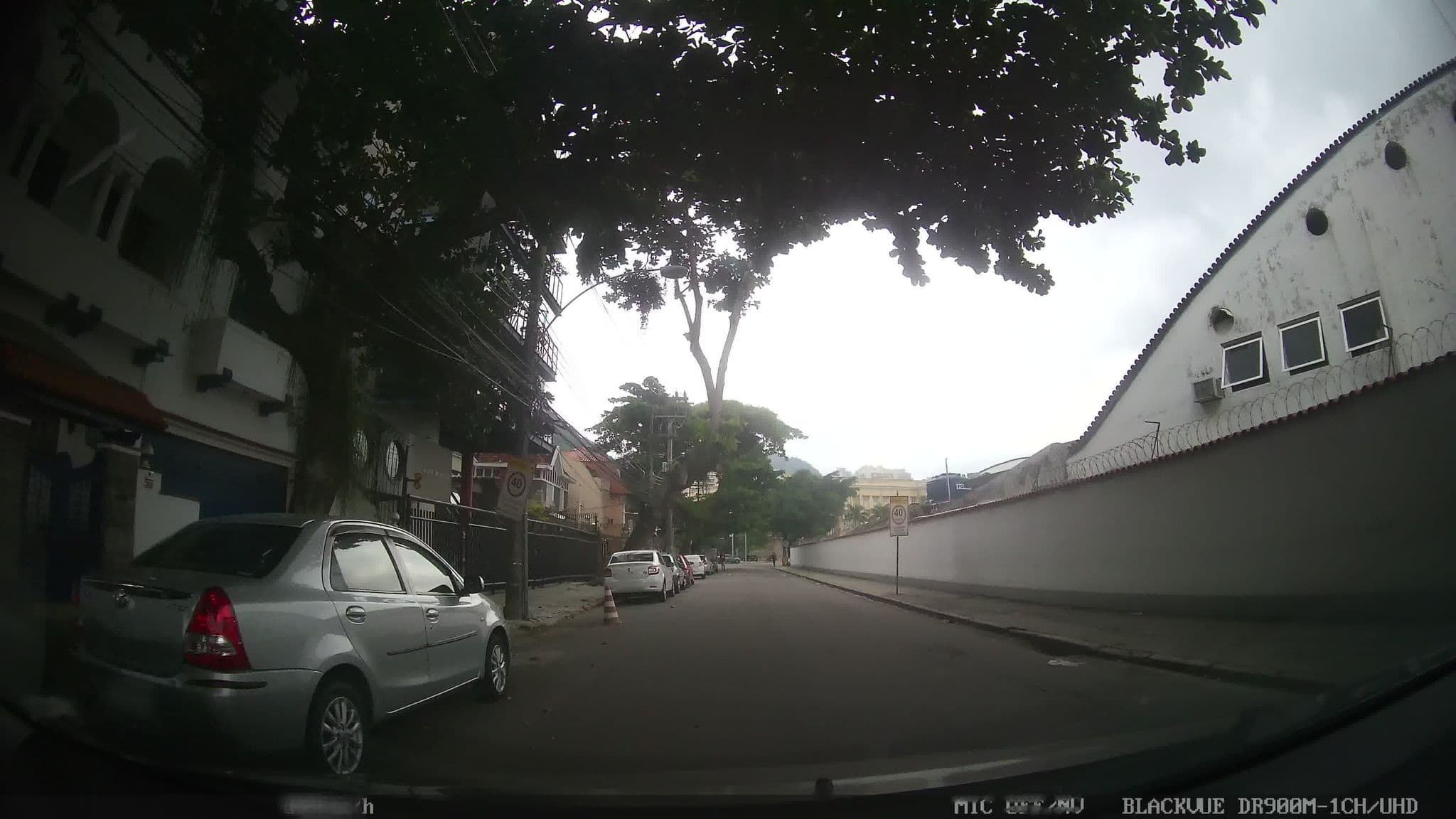 Street view near Quintal da Urca Hostel, Copacabana — © kaart_2 (CC BY-SA · Mapillary)