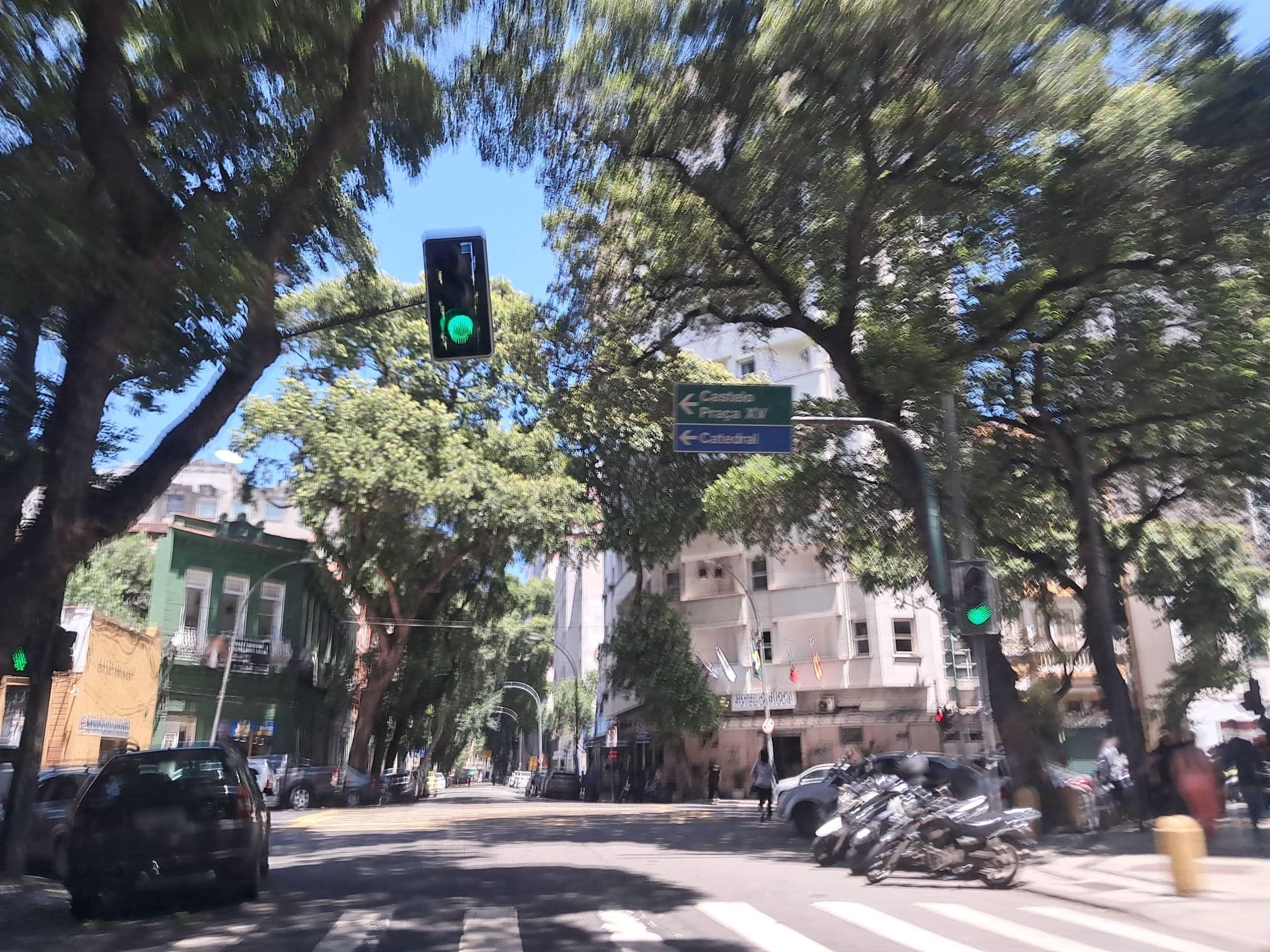 Street view near CaipiHostel, Rio de Janeiro — © enzostana (CC BY-SA · Mapillary)