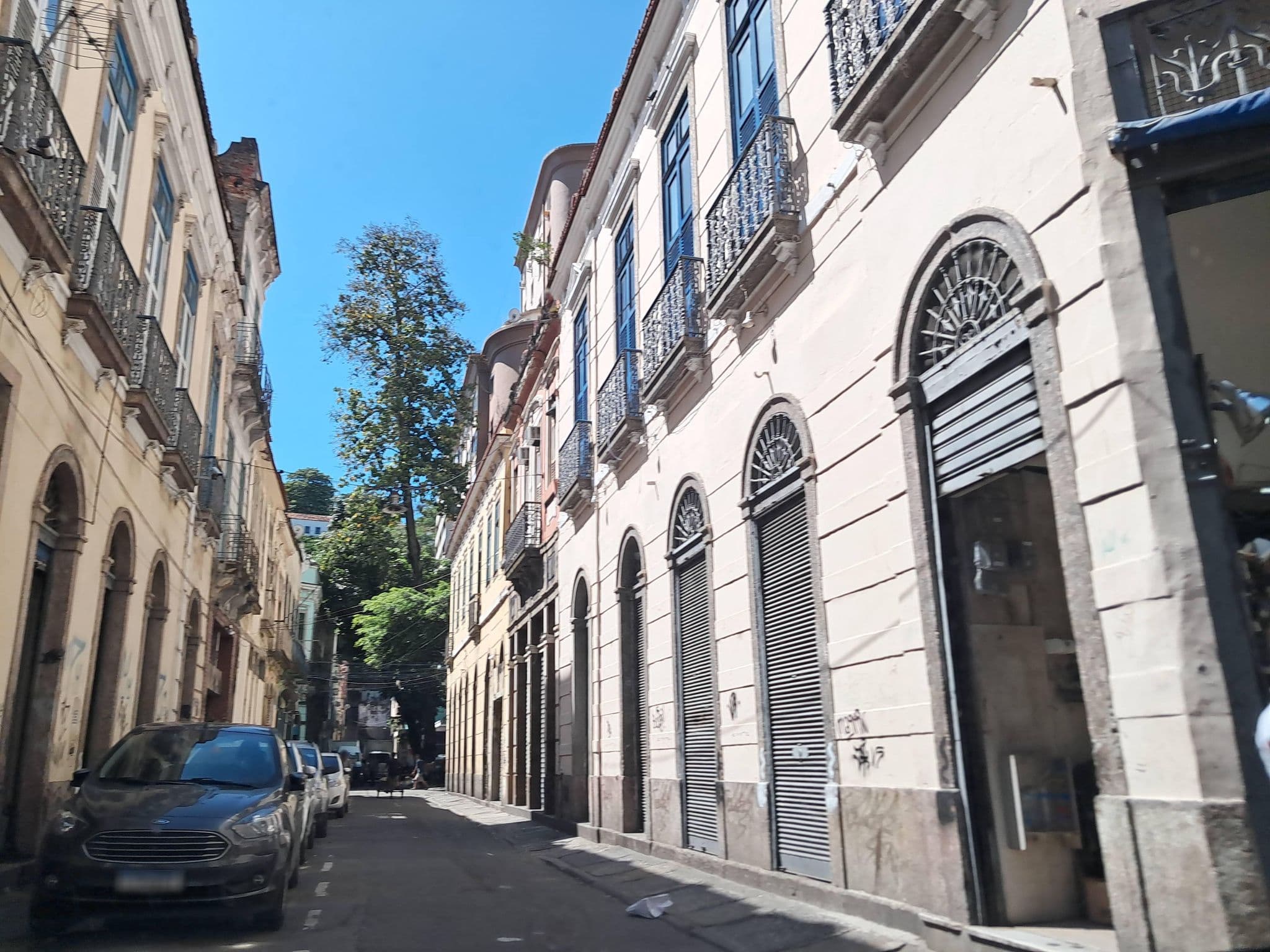 Street view near Oca do Índio Hostel, Rio de Janeiro — © enzostana (CC BY-SA · Mapillary)