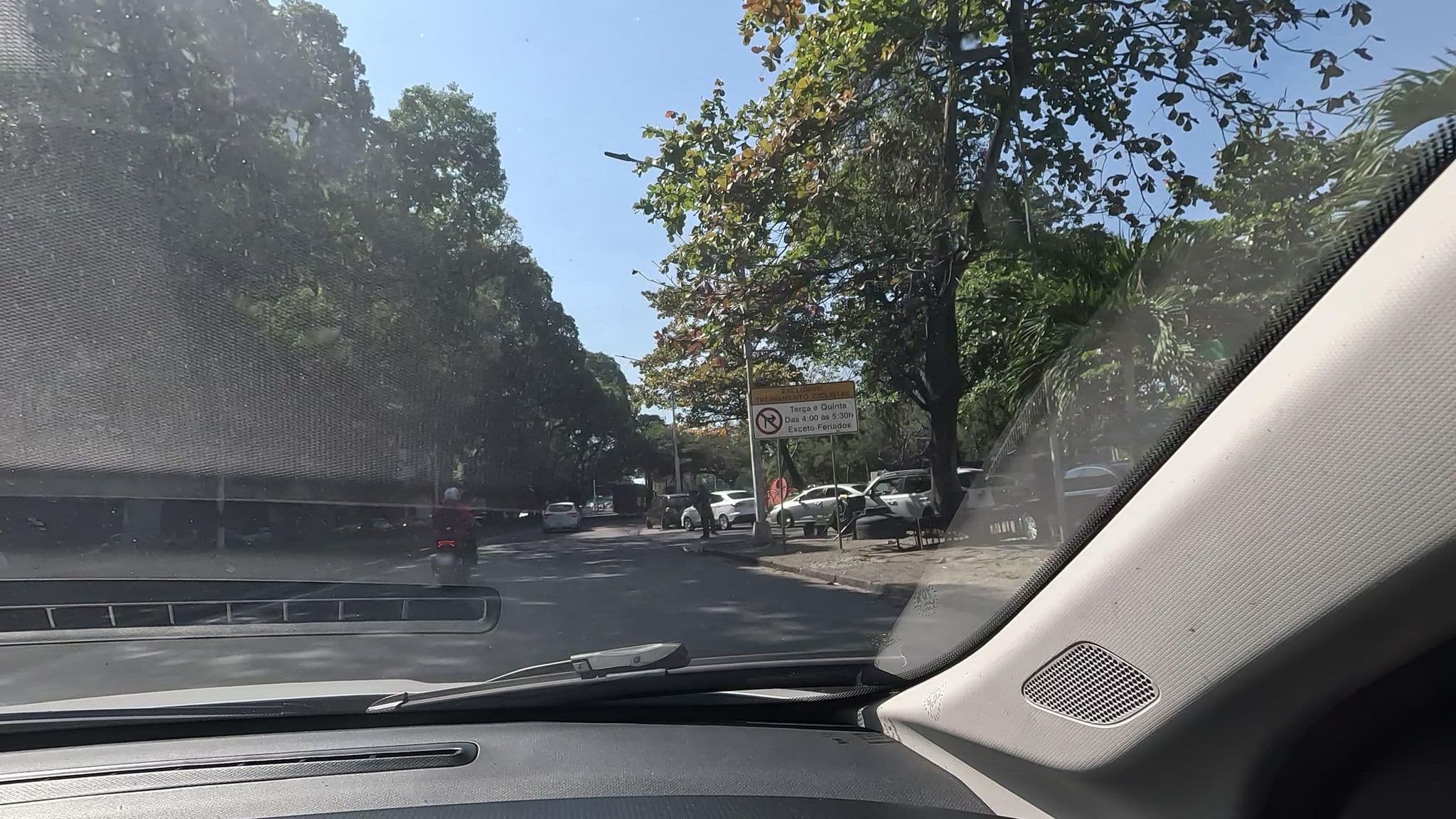 Street view near Hotel Aeroporto Othon, Rio de Janeiro — © enzostana (CC BY-SA · Mapillary)