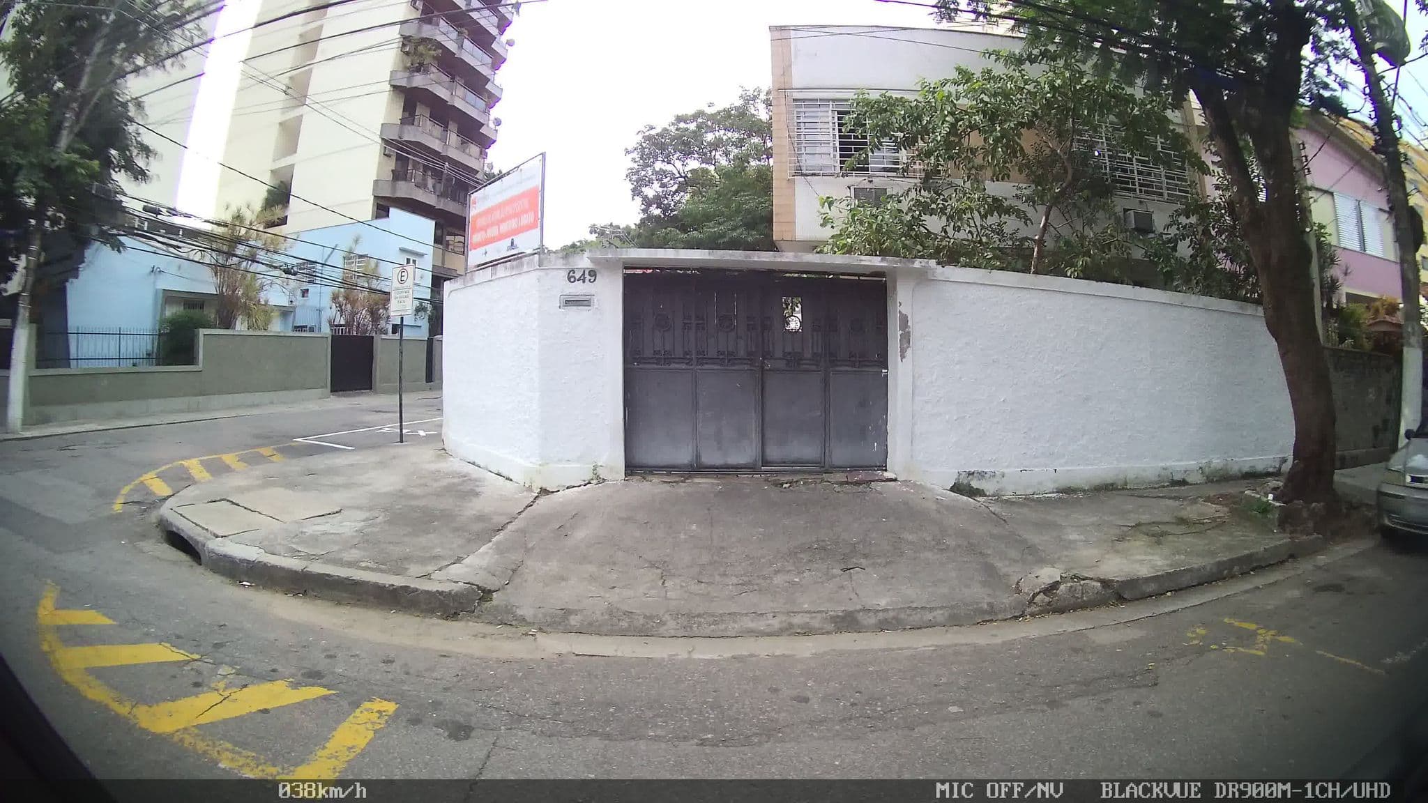 Street view near Guest House Camboinhas, Niterói — © kaart_2 (CC BY-SA · Mapillary)