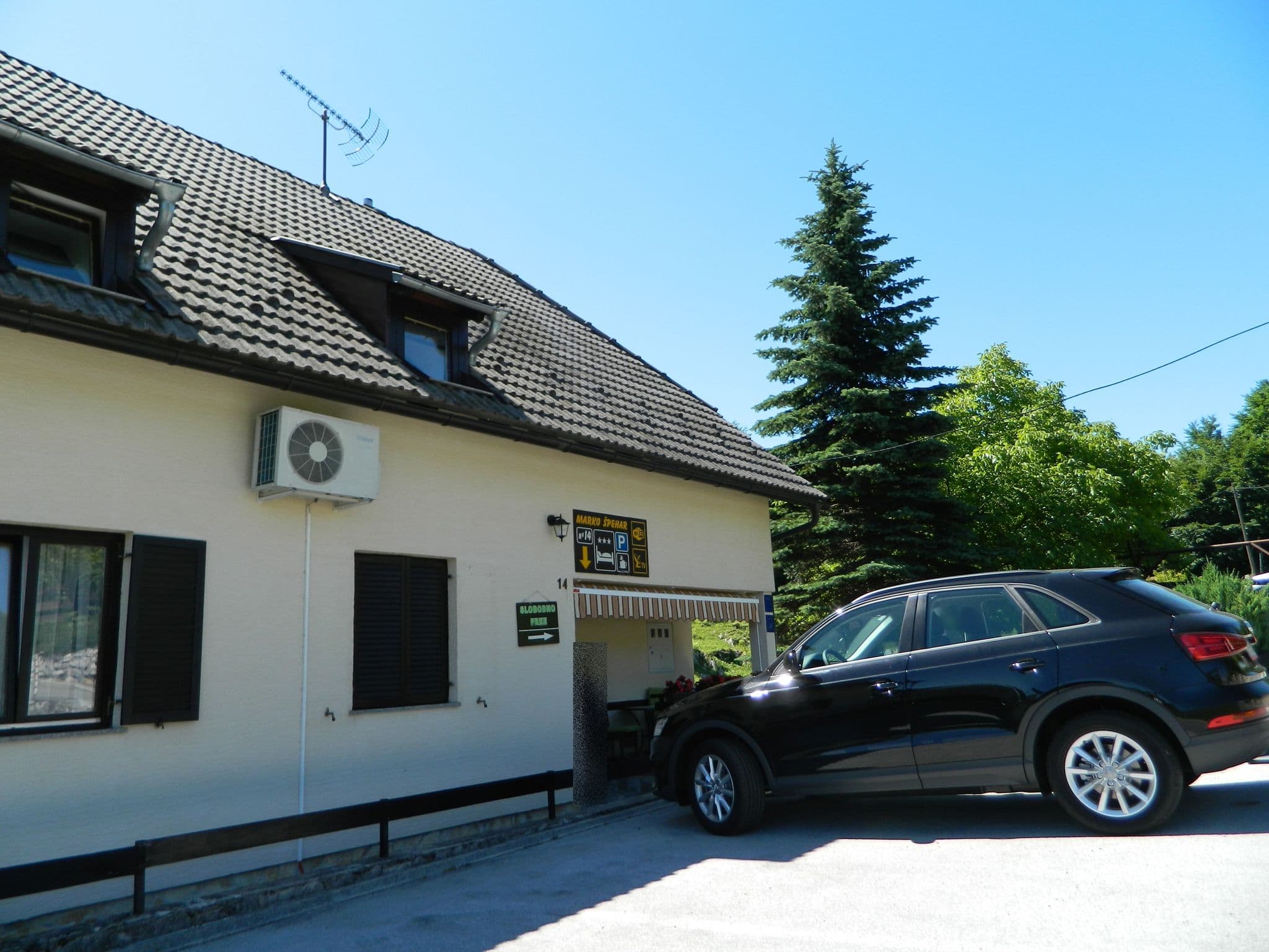 Street view near Privatni Smještaj Peter Špehar, Slunj — © mefe (CC BY-SA · Mapillary)