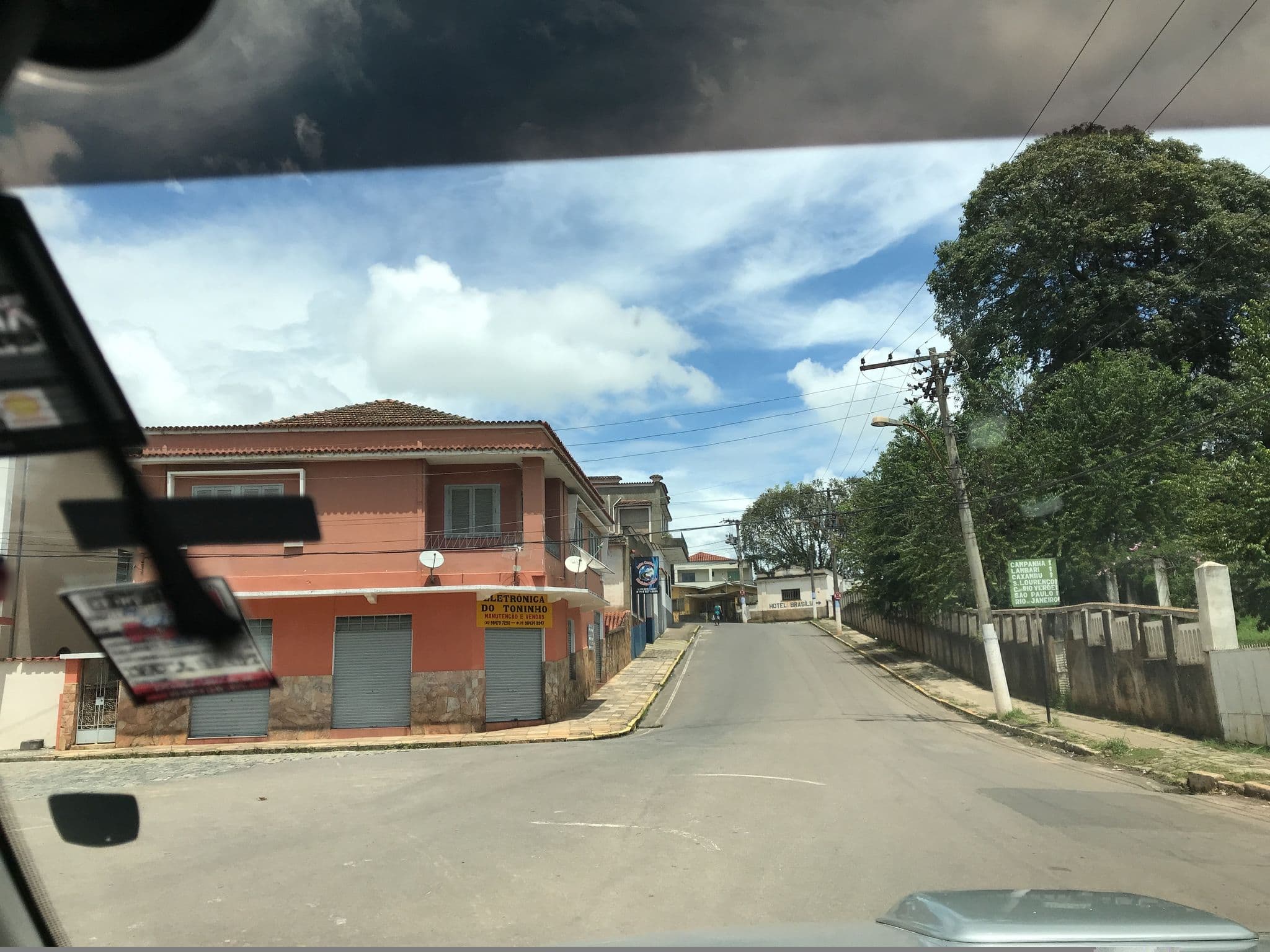 Street view near Grande Hotel Brasilia, Cambuquira — © divino (CC BY-SA · Mapillary)