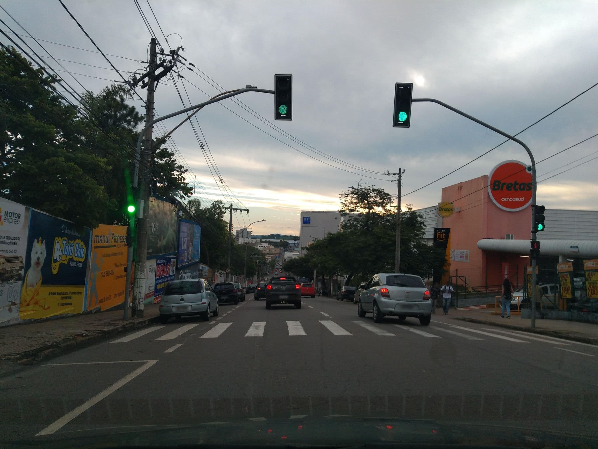 Street view near hotel Jaragua - Varginha - MG, Varginha — © diegobiavati (CC BY-SA · Mapillary)