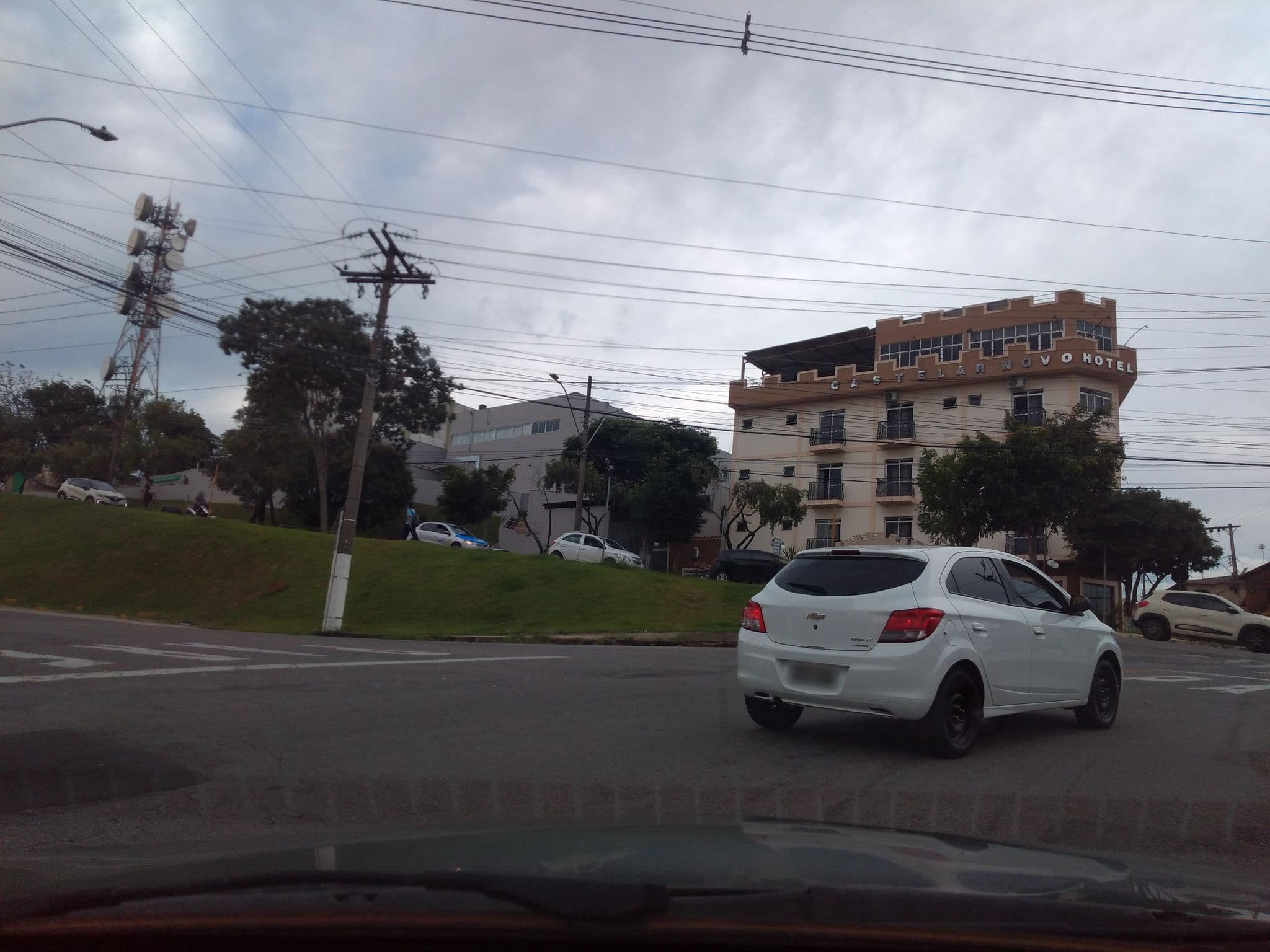 Street view near Via Garden Varginha Hotel, Varginha — © diegobiavati (CC BY-SA · Mapillary)