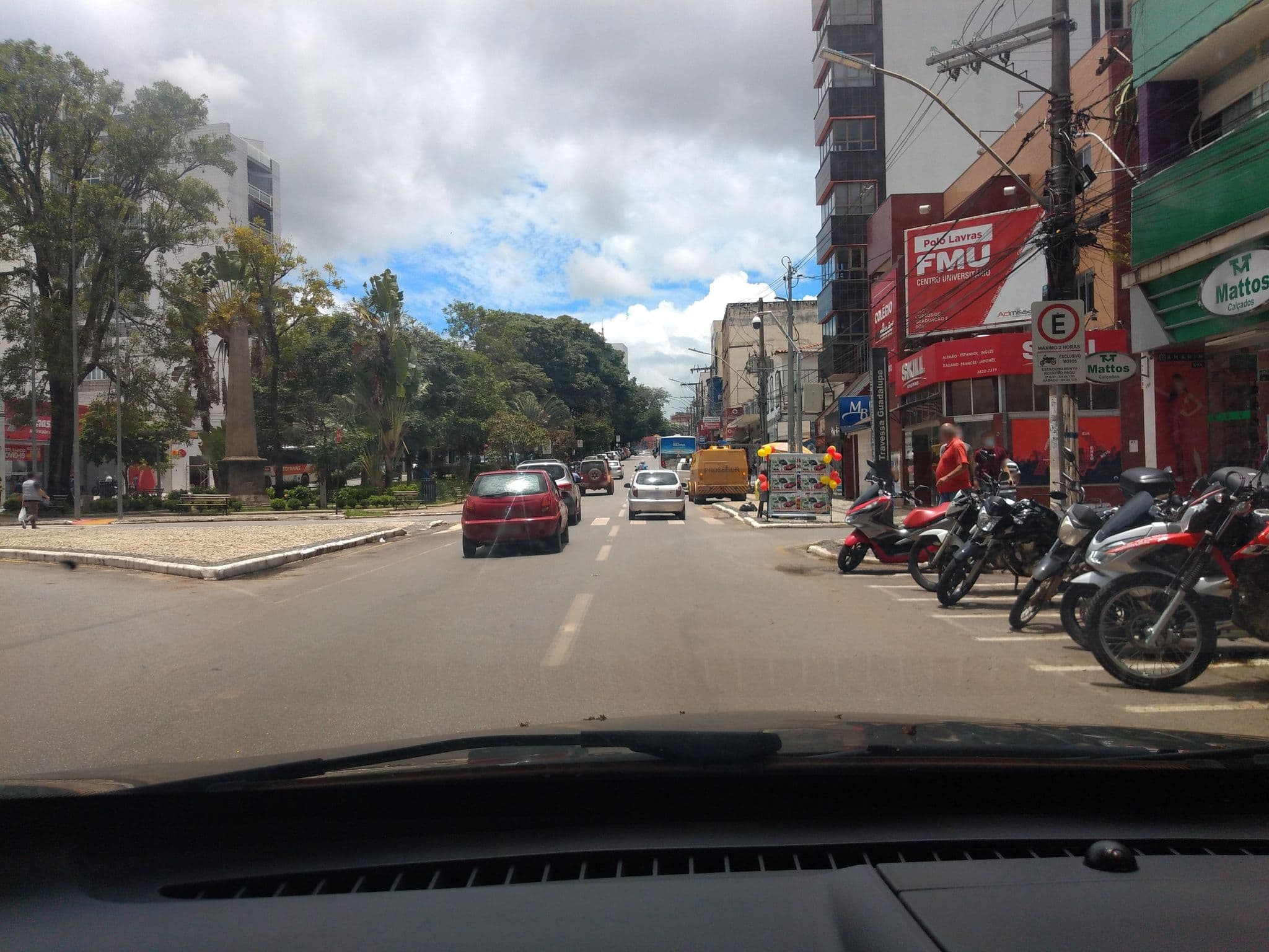 Street view near Vitoria Palace Hotel, Lavras — © diegobiavati (CC BY-SA · Mapillary)