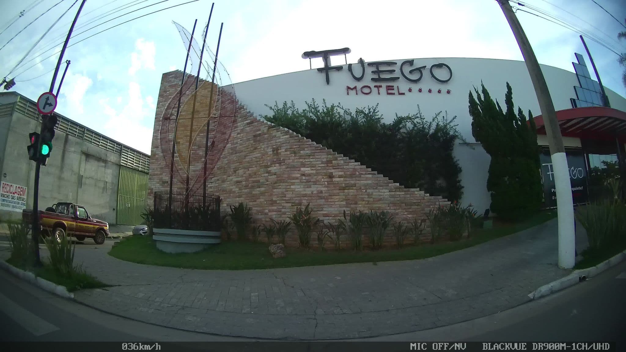Street view near Motel Fuego, Betim — © kaart_1 (CC BY-SA · Mapillary)