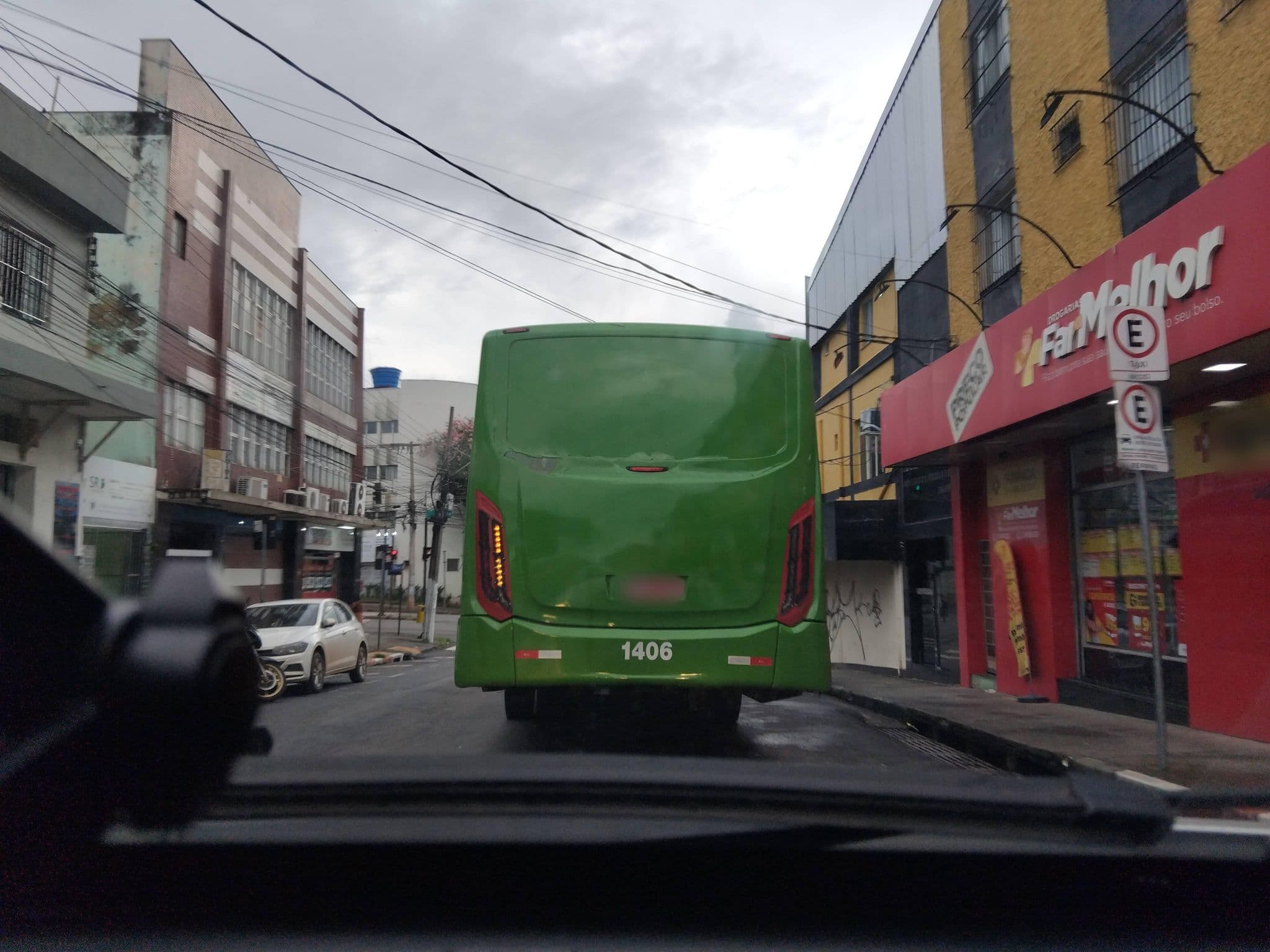 Street view near Hotel Alpha, Contagem — © Prata (CC BY-SA · Mapillary)