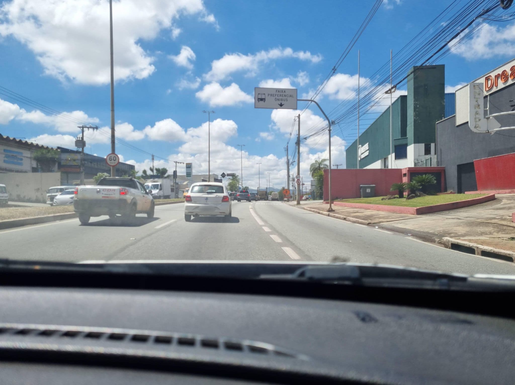 Street view near Motel Sunny Day, Contagem — © IsabelleMoreira (CC BY-SA · Mapillary)