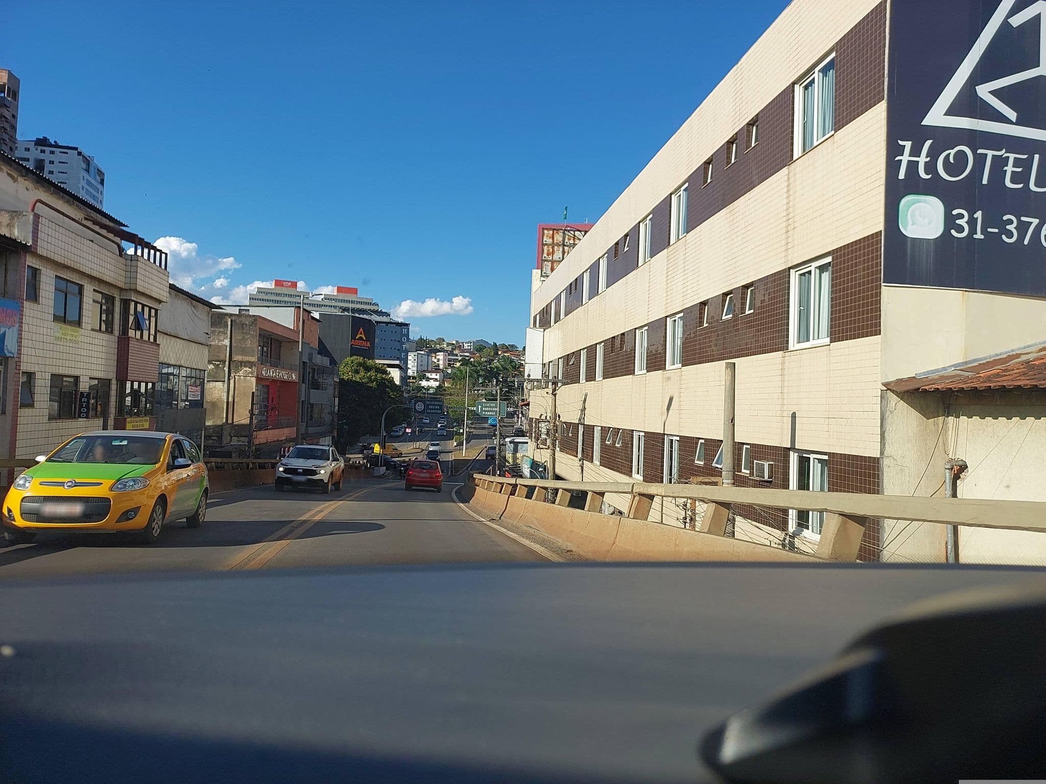 Street view near Hotel Meri, Conselheiro Lafaiete — © afonsopsantos (CC BY-SA · Mapillary)
