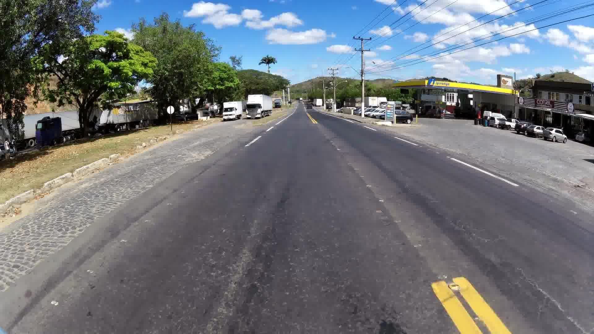 Street view near Hotel Divisa, Além Paraíba — © skippern (CC BY-SA · Mapillary)