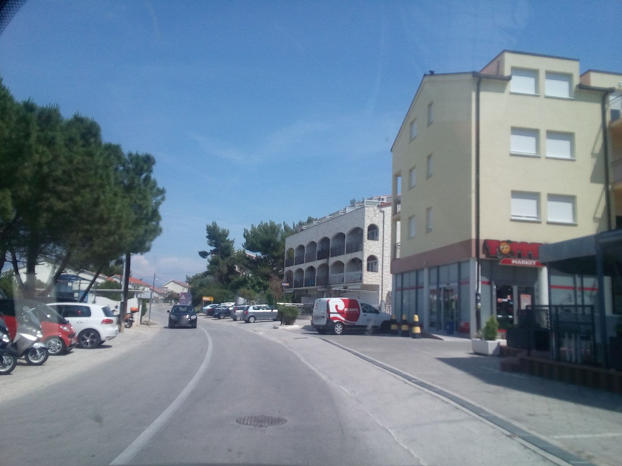 Street view near Maribela Apartment, Okrug Gornji — © karthoo (CC BY-SA · Mapillary)