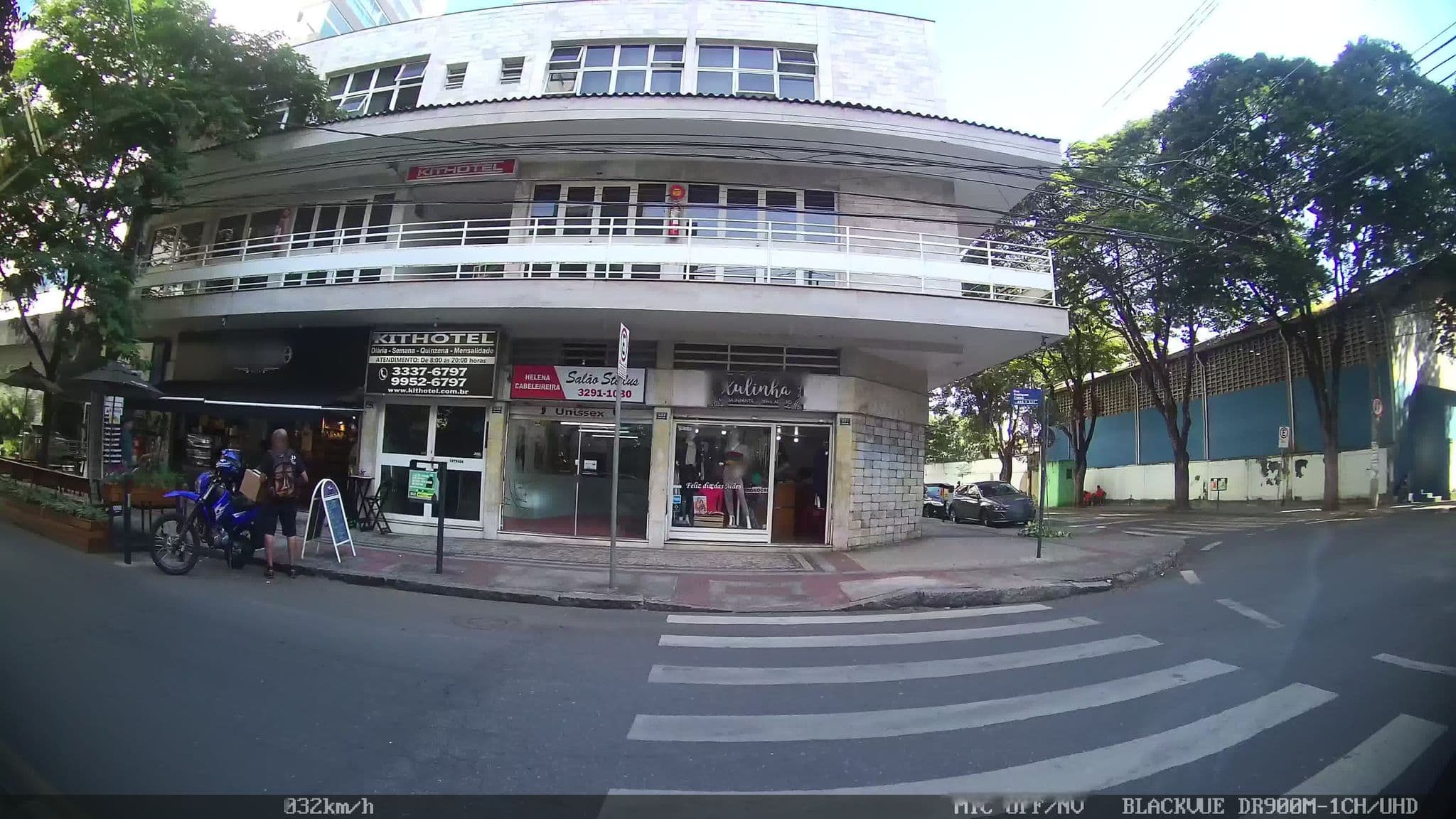 Street view near Kithotel, Belo Horizonte — © kaart_2 (CC BY-SA · Mapillary)
