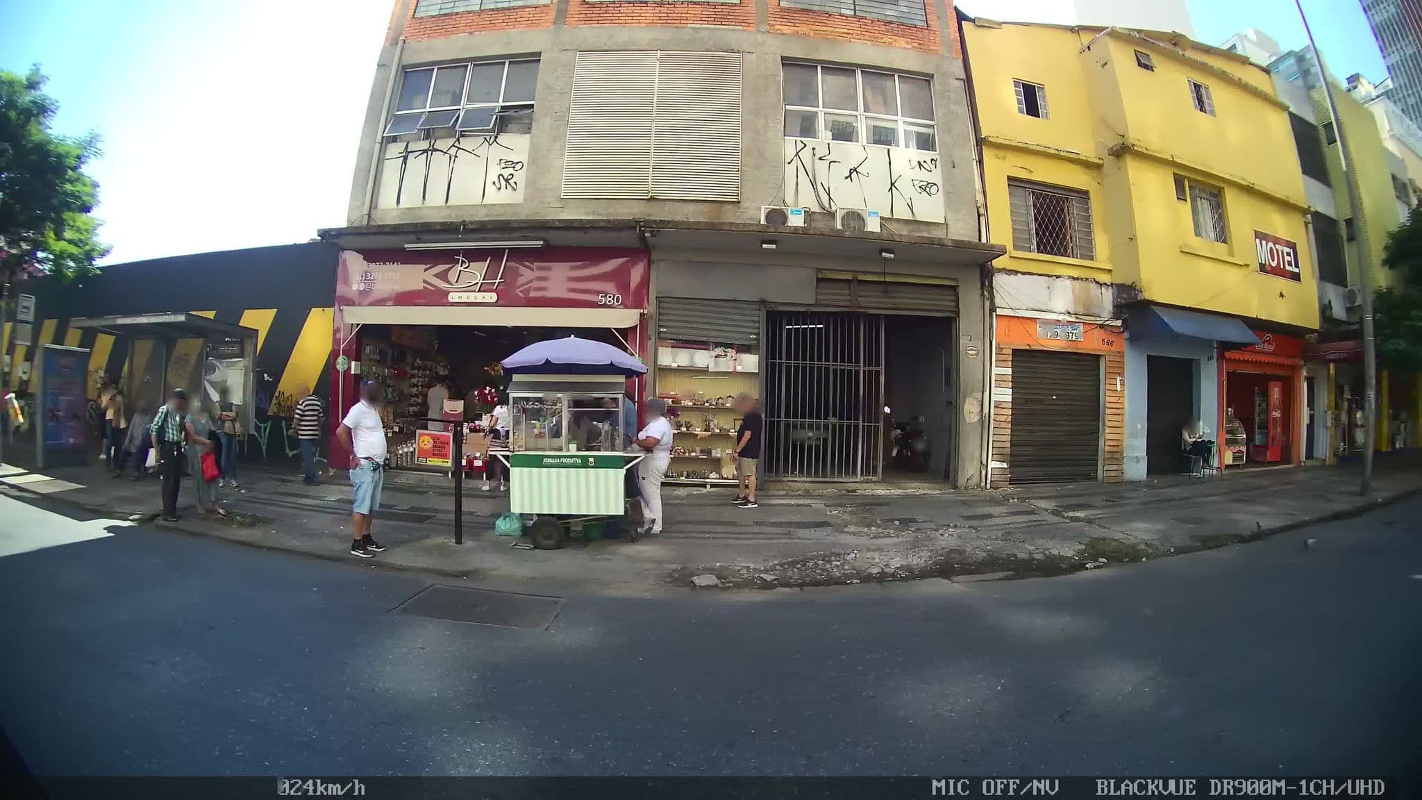 Street view near Hotel Mosaic, Belo Horizonte — © kaart_2 (CC BY-SA · Mapillary)