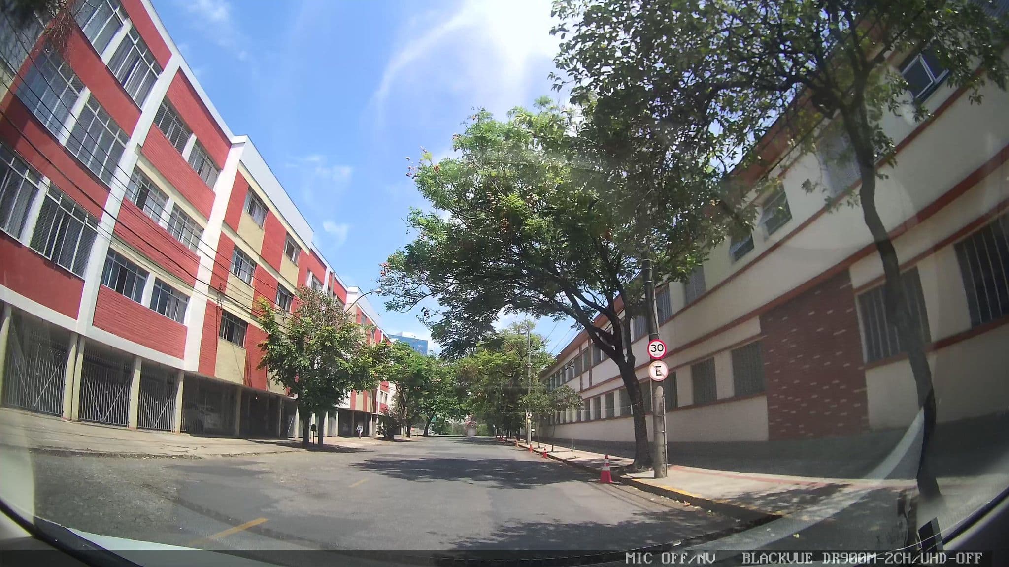 Street view near Hotel de Trânsito de Oficiais, Belo Horizonte — © marciosampaio (CC BY-SA · Mapillary)