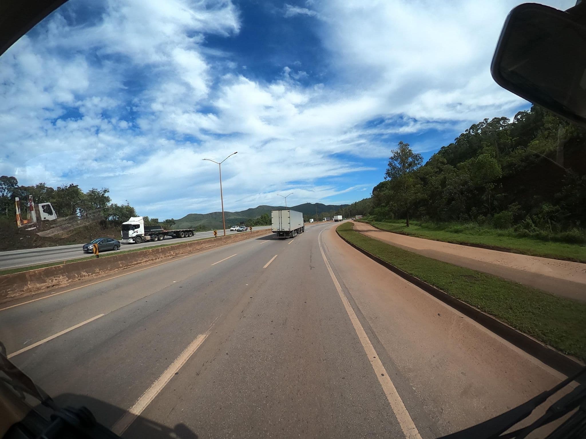 Street view near Manhuaçu, Ibirité — © santamariense (CC BY-SA · Mapillary)