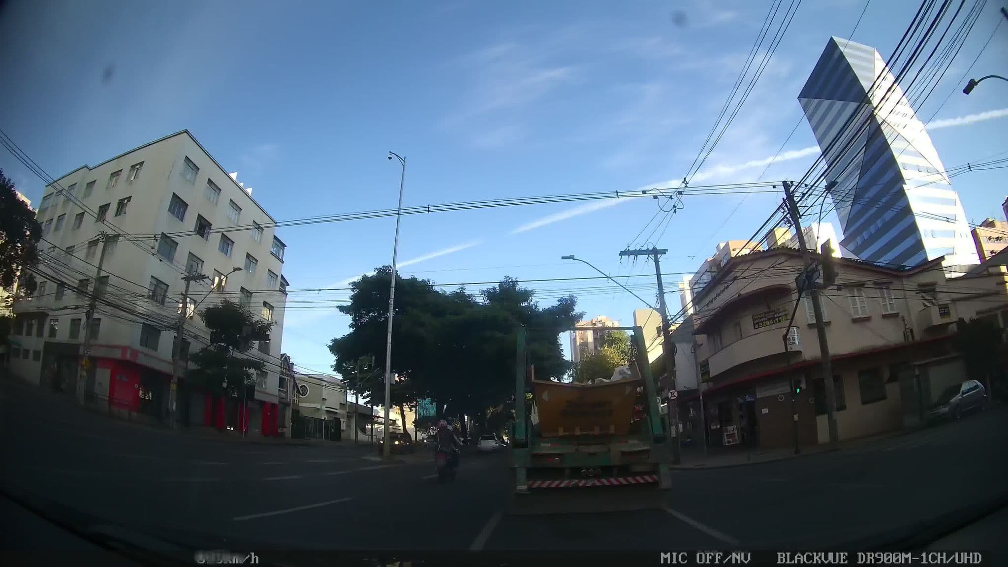 Street view near Hotel Classic, Belo Horizonte — © kaart_2 (CC BY-SA · Mapillary)
