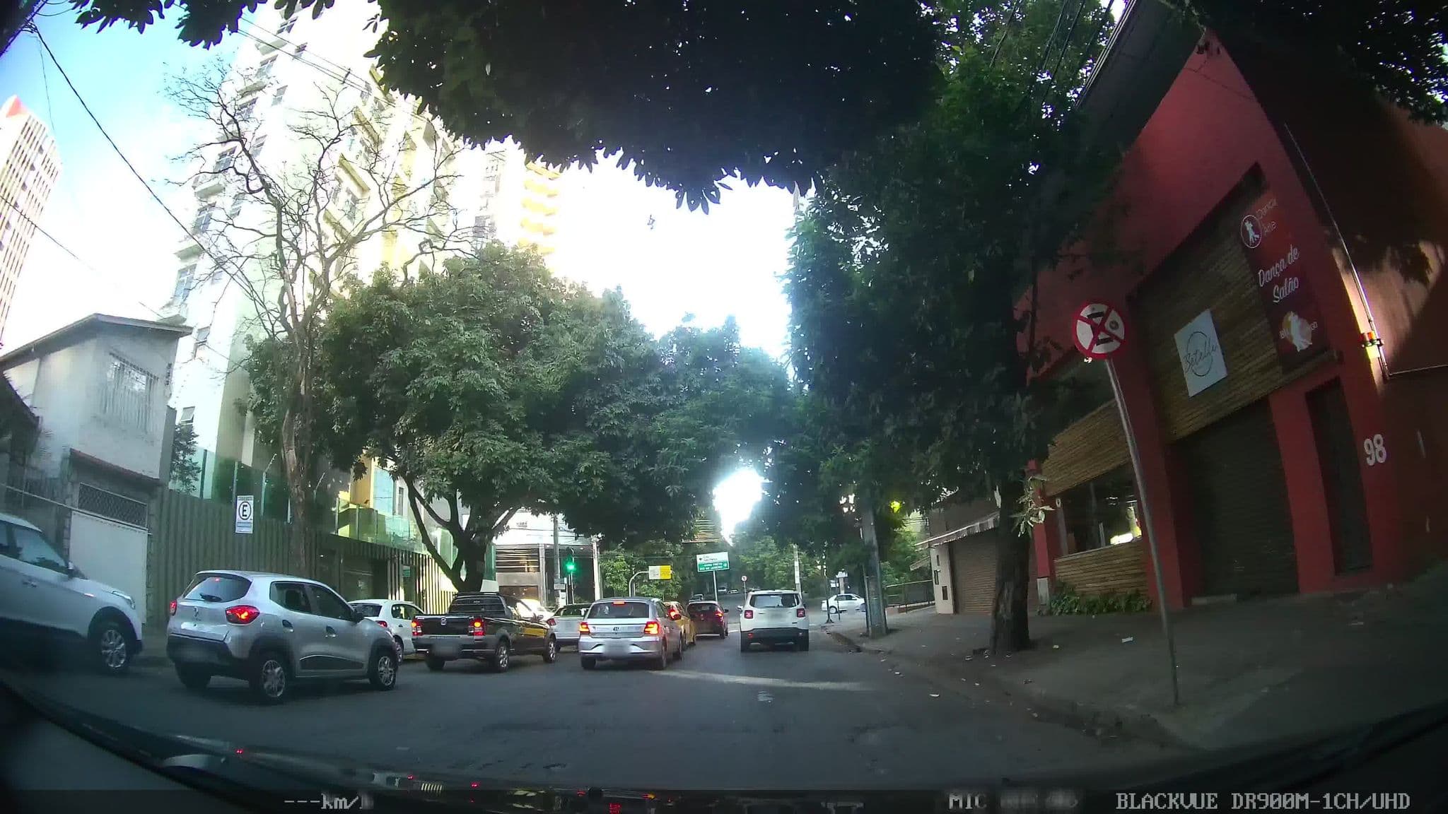 Street view near Hotel Vivenzo, Belo Horizonte — © kaart_2 (CC BY-SA · Mapillary)
