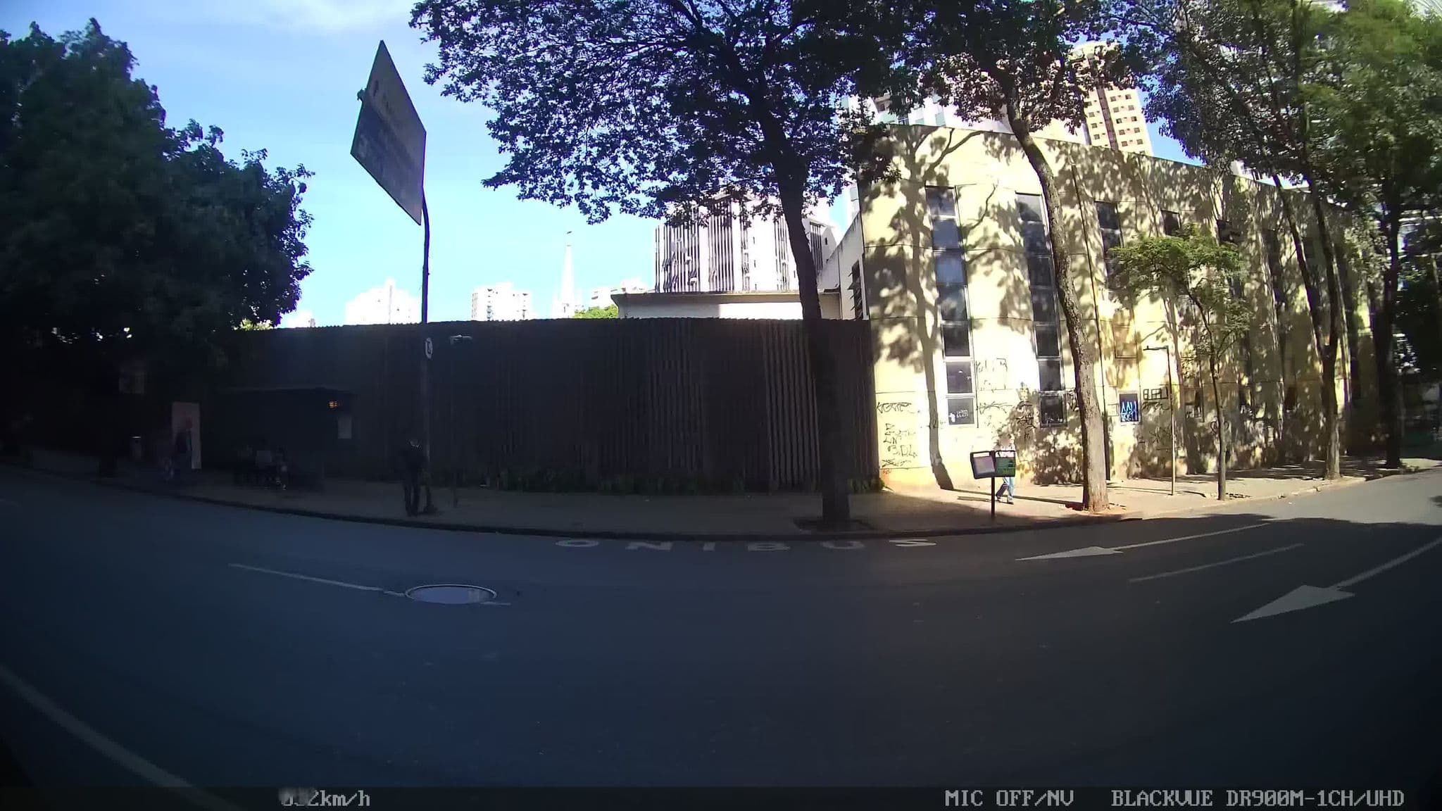 Street view near Hotel Blue Tree, Belo Horizonte — © kaart_2 (CC BY-SA · Mapillary)