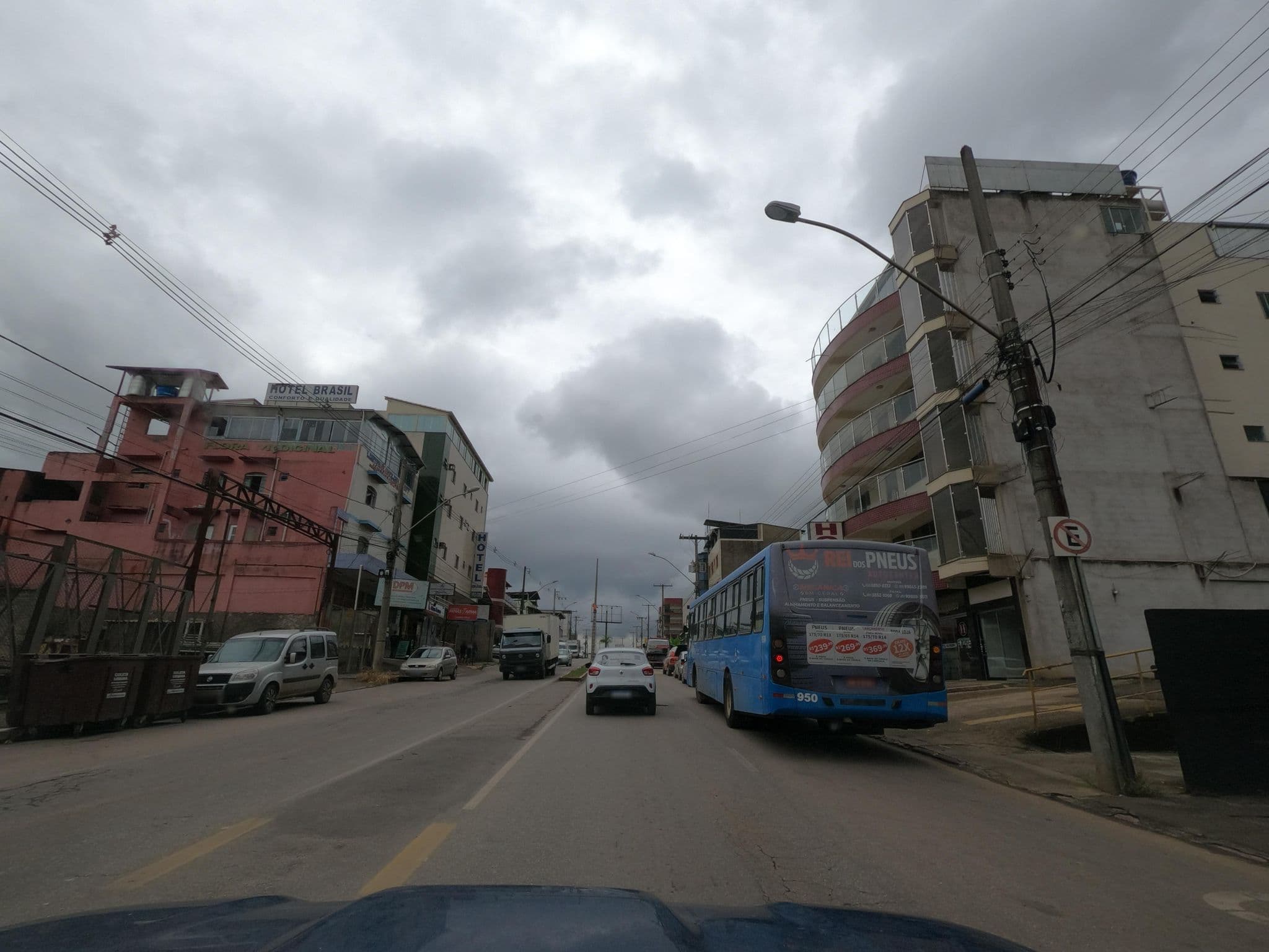 Street view near Hotel Oliveira, João Monlevade — © MuitoAlemdasFronteiras (CC BY-SA · Mapillary)