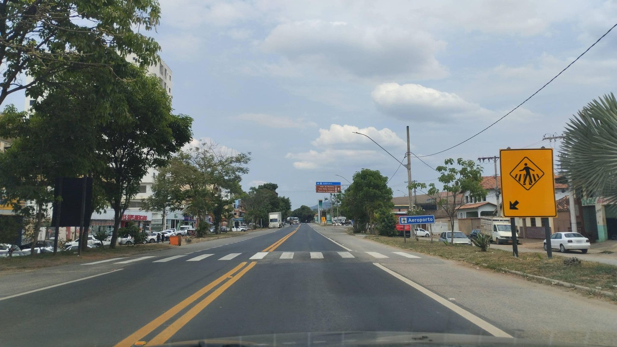 Street view near Hotel Solar, Caratinga — © Kaart_Local (CC BY-SA · Mapillary)