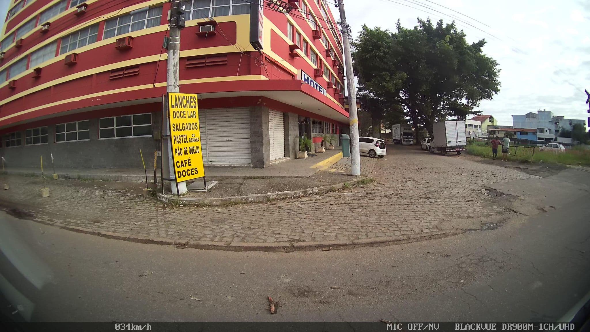 Street view near Hotel Doce Lar, Campos dos Goytacazes — © kaart_2 (CC BY-SA · Mapillary)