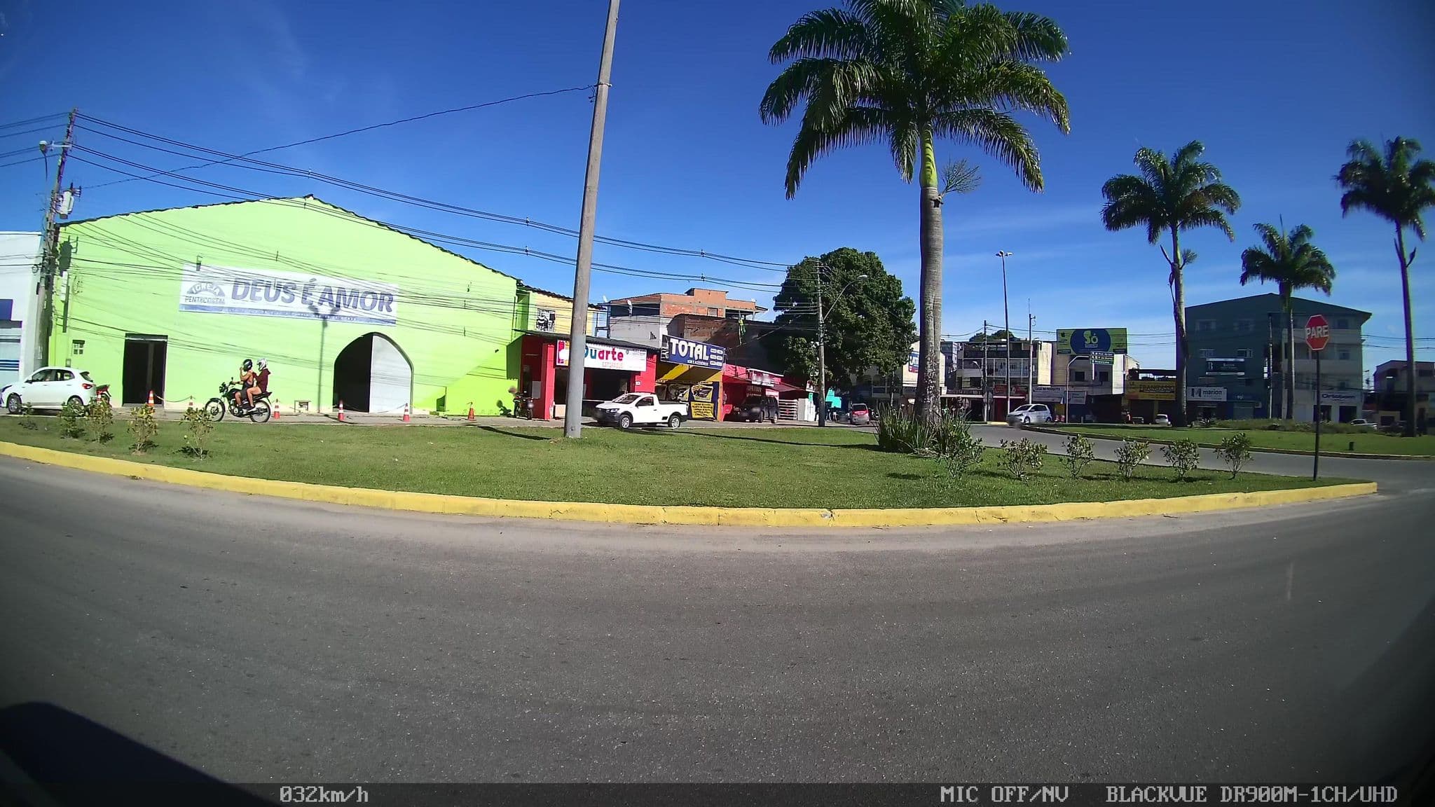 Street view near SESC Centro de Turismo de Guarapari, Guarapari — © kaart_2 (CC BY-SA · Mapillary)