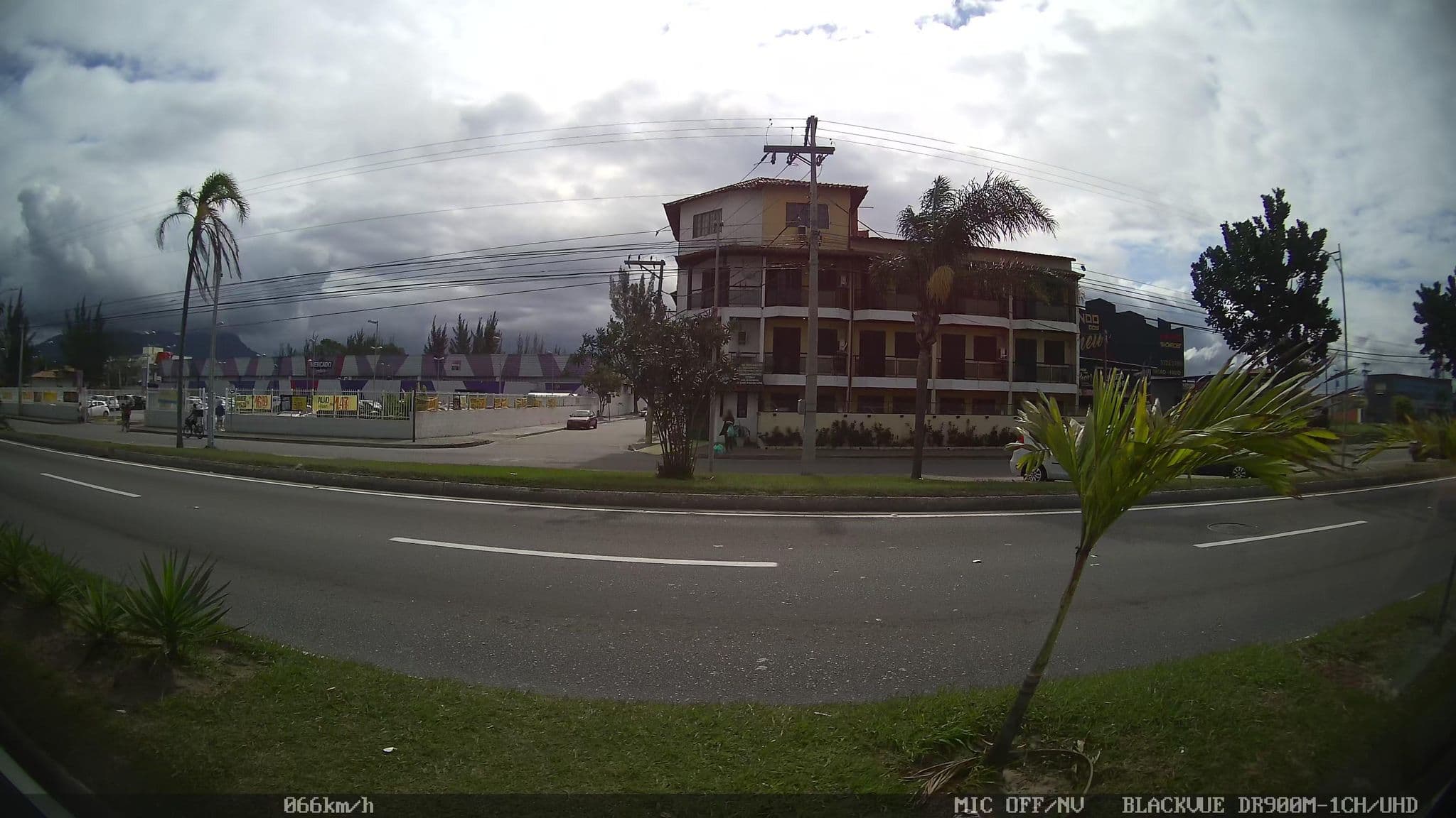 Street view near Hotel Brisa do Mar, Rio das Ostras — © kaart_2 (CC BY-SA · Mapillary)