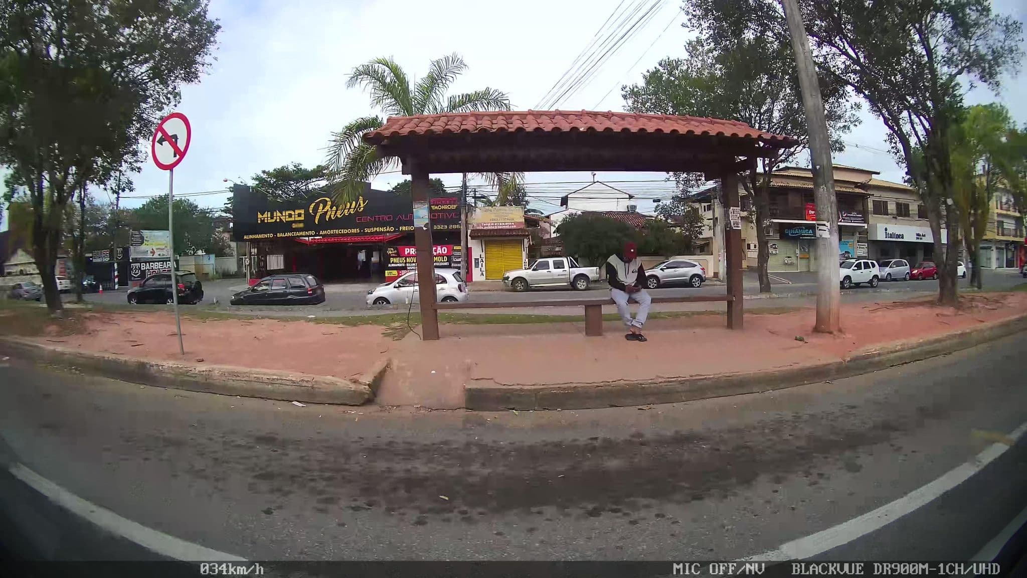 Street view near Pousada Estilo, Rio das Ostras — © kaart_2 (CC BY-SA · Mapillary)