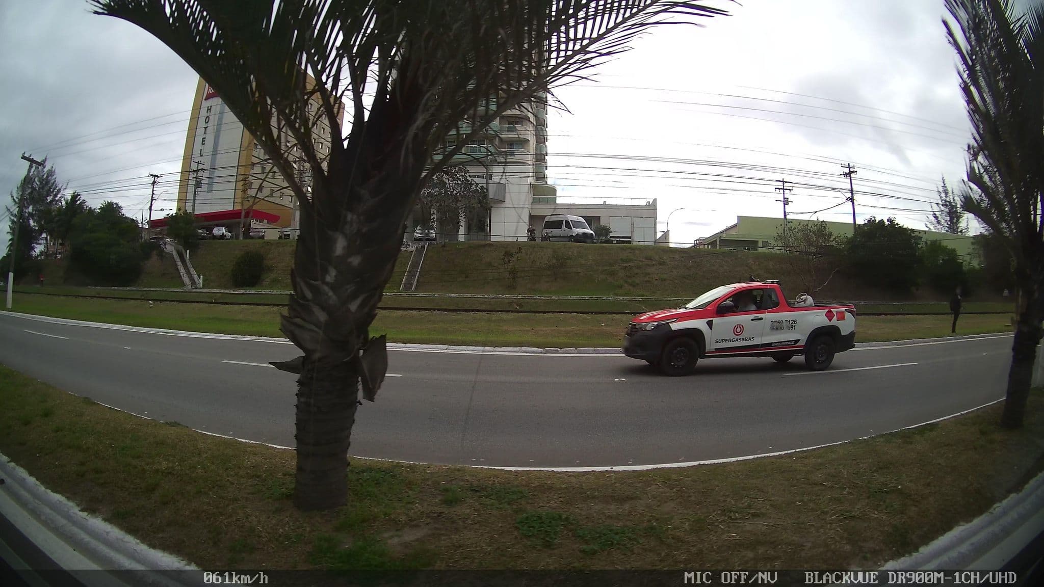 Street view near Gran Mobile Macaé, Macaé — © kaart_2 (CC BY-SA · Mapillary)