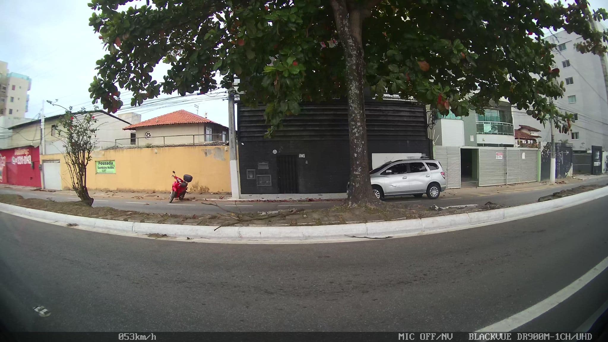 Street view near Pousada Cordeiro Netos, Macaé — © kaart_2 (CC BY-SA · Mapillary)