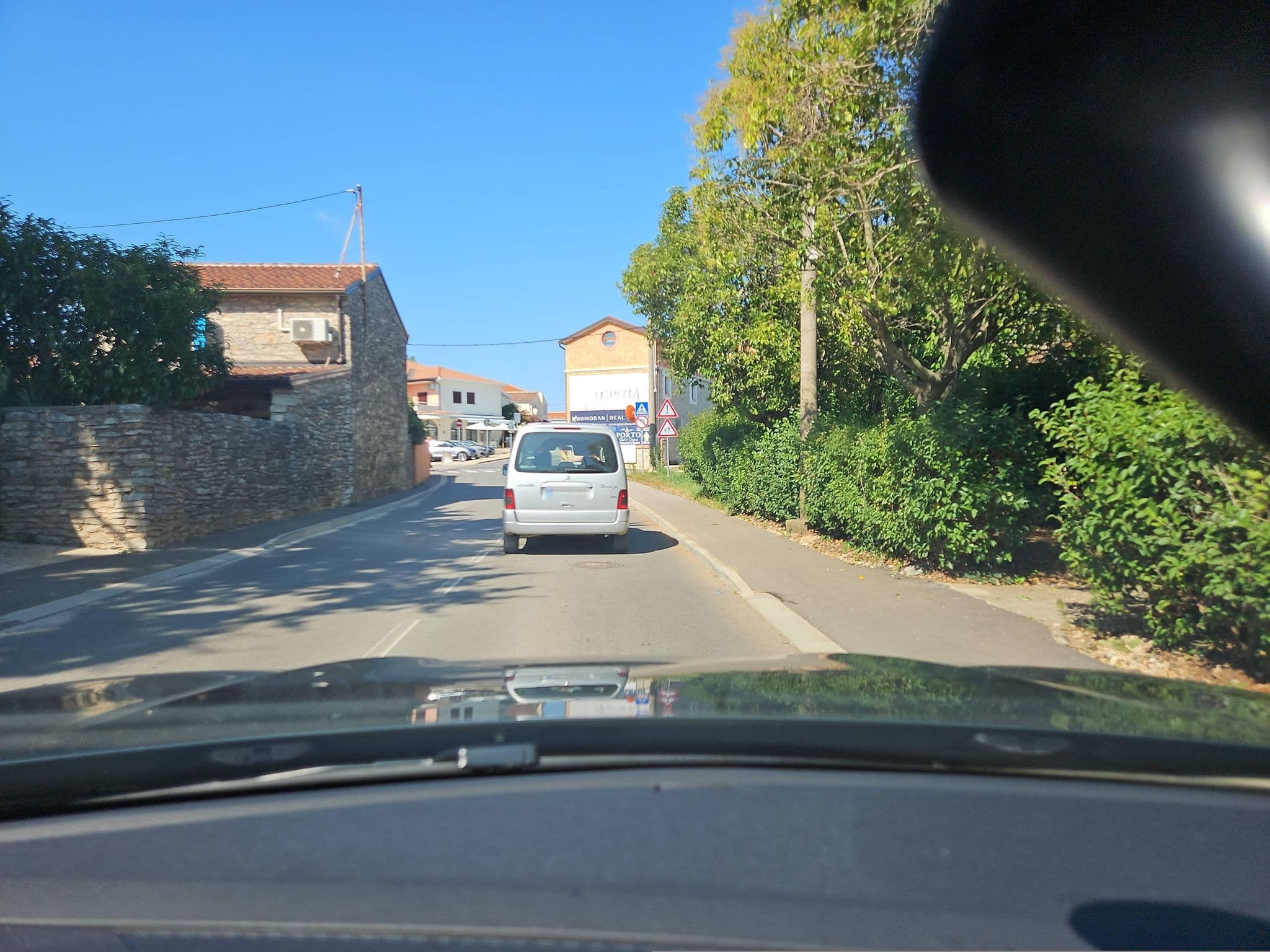 Street view near Emi, Umag — © toho (CC BY-SA · Mapillary)