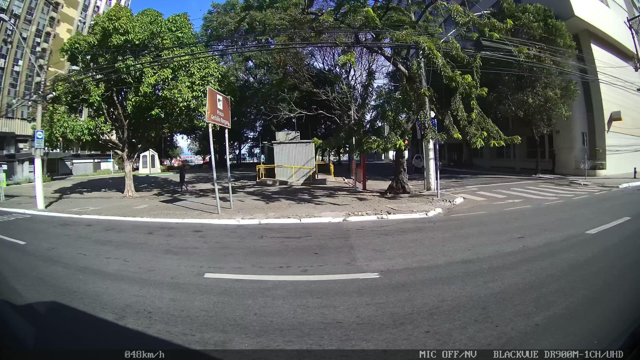 Street view near Slaviero Slim Alice Vitória, Vitória — © kaart_2 (CC BY-SA · Mapillary)