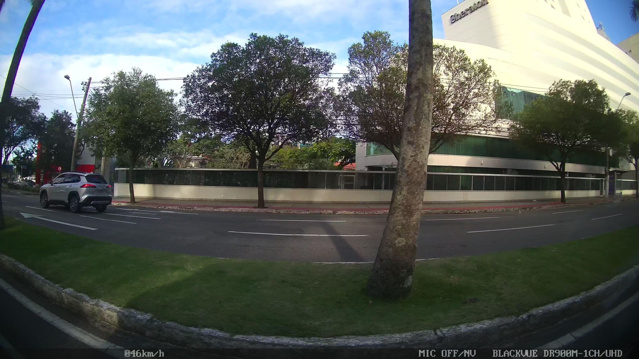 Street view near Radisson Hotel Vitória, Vila Velha — © kaart_2 (CC BY-SA · Mapillary)
