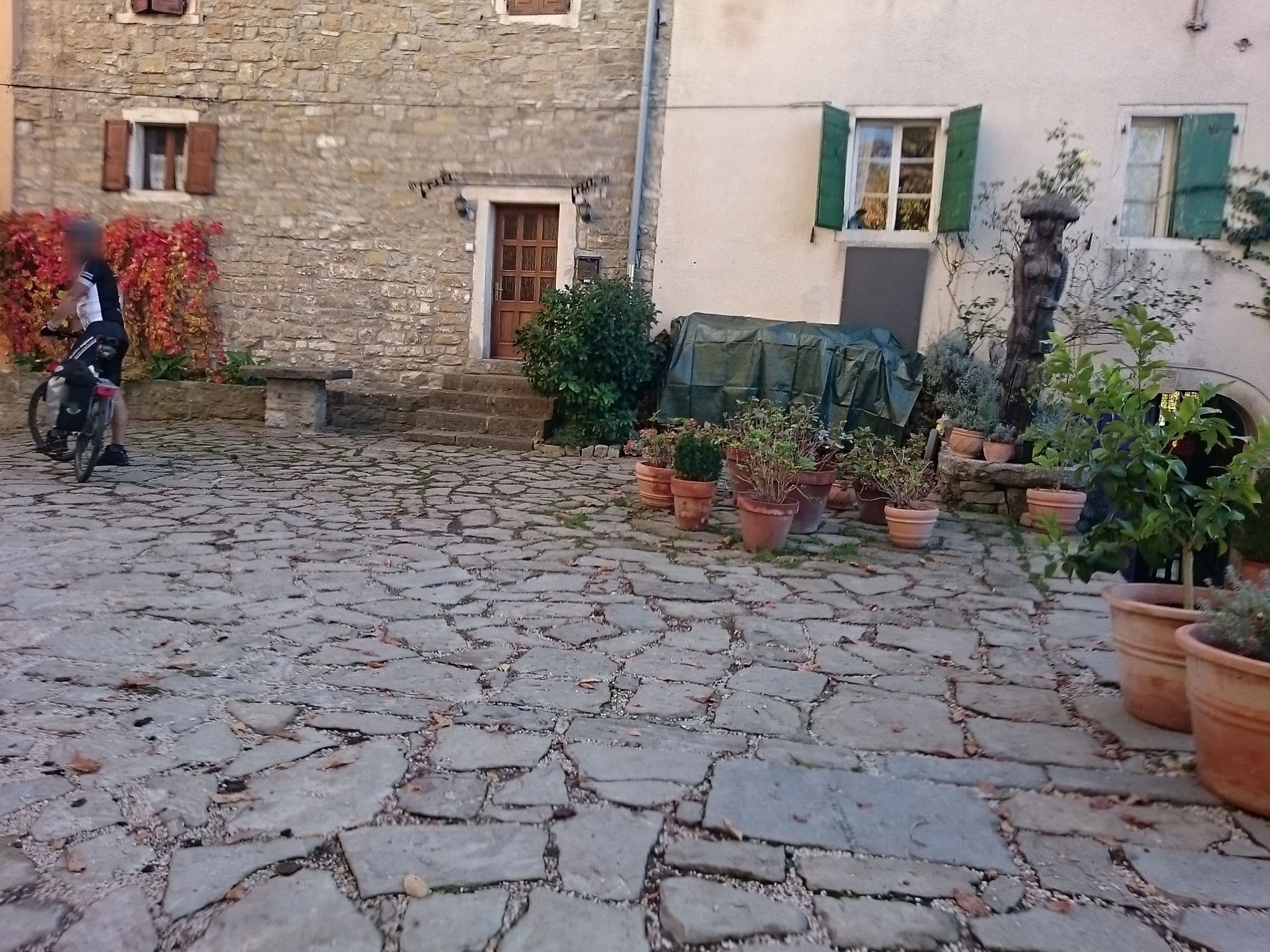 Street view near Villa Antica, Buje — © voschix (CC BY-SA · Mapillary)