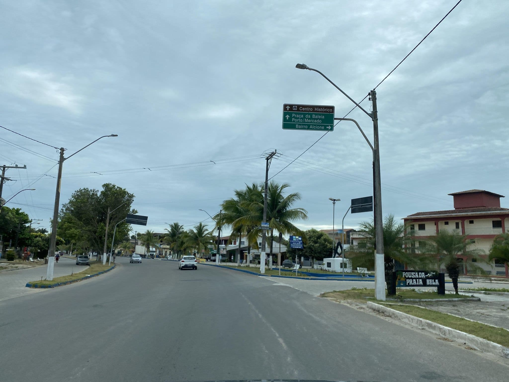 Street view near Pousada Praia Bela, Nova Viçosa — © qualhano (CC BY-SA · Mapillary)