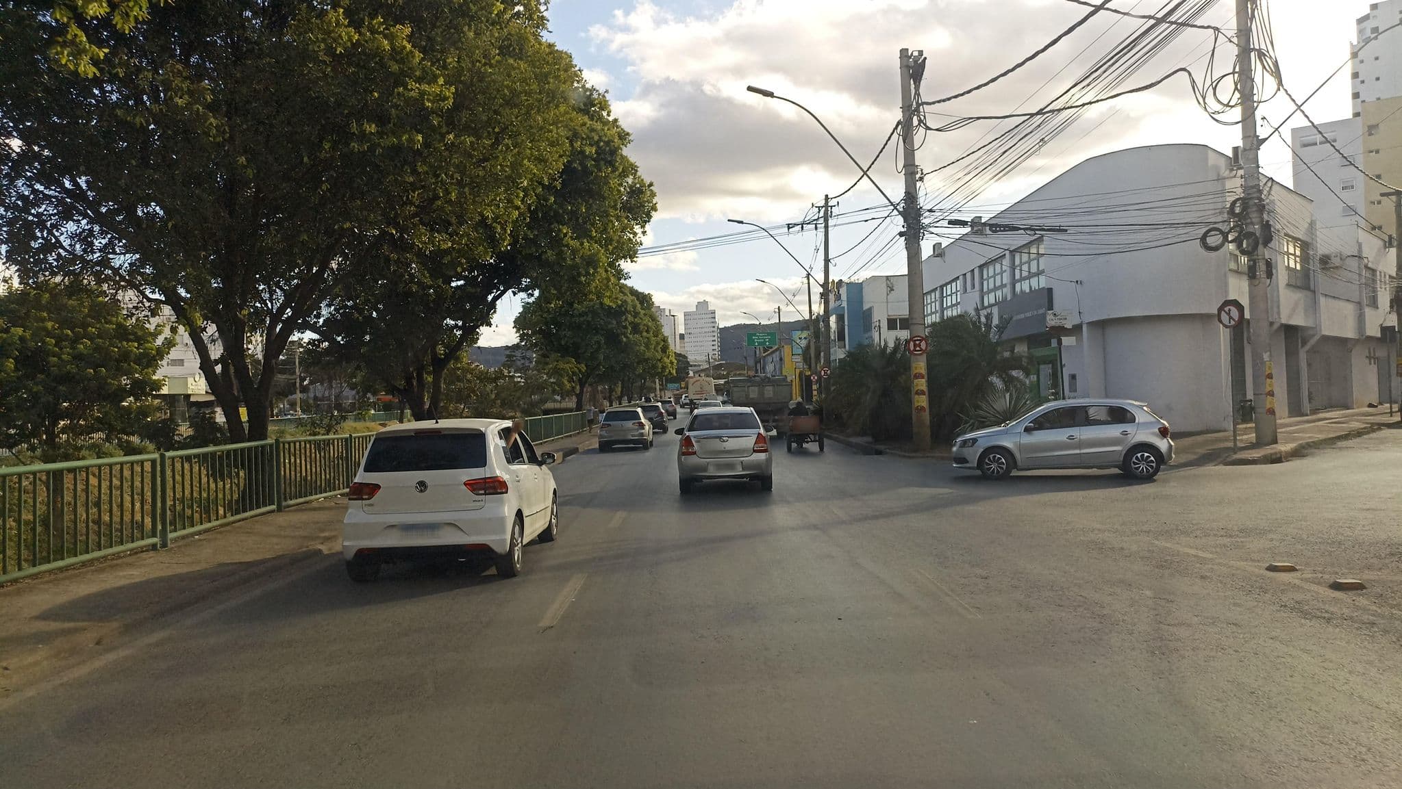 Street view near Hotel Intercity Montes Claros, Montes Claros — © MuitoAlemdasFronteiras (CC BY-SA · Mapillary)