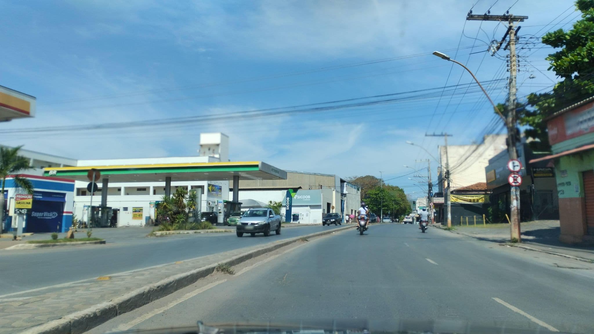 Street view near Dupere Hotéis, Montes Claros — © Kaart_Local (CC BY-SA · Mapillary)