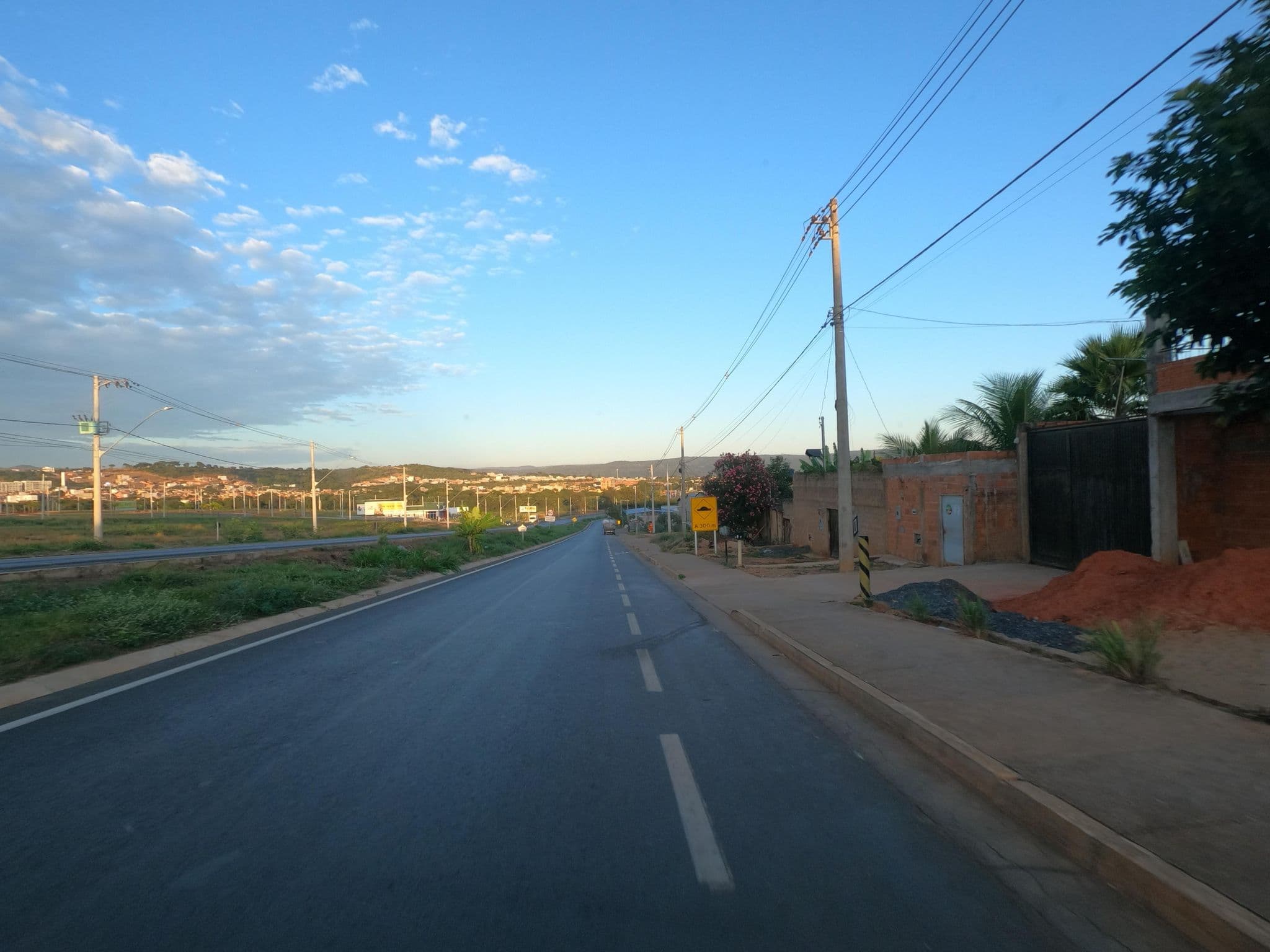 Street view near Porto Bello Hotel, Montes Claros — © MuitoAlemdasFronteiras (CC BY-SA · Mapillary)