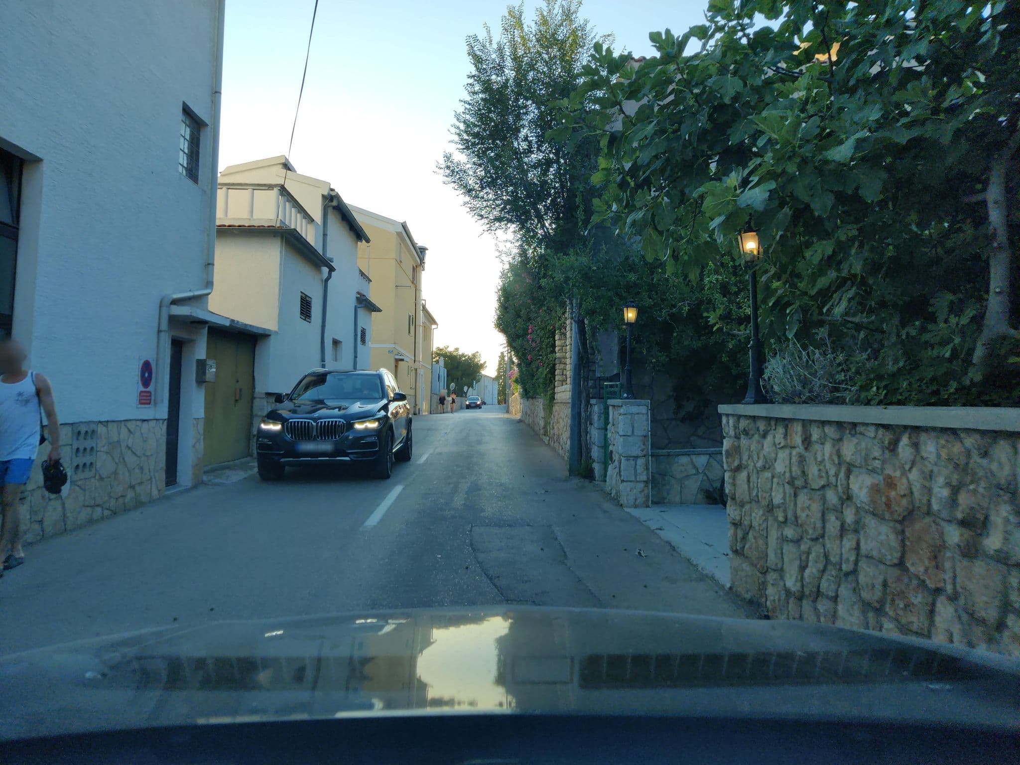 Street view near Apartments Antonio, Tisno — © kietlak (CC BY-SA · Mapillary)