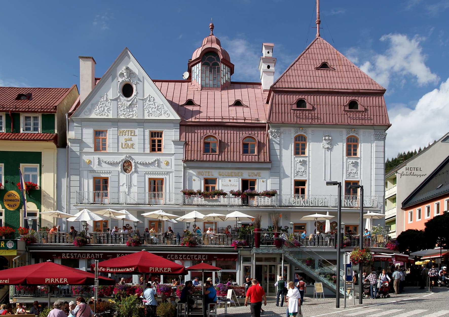 Hotel Goldener Löwe (via Wikimedia Commons, CC BY-SA 3.0 at)