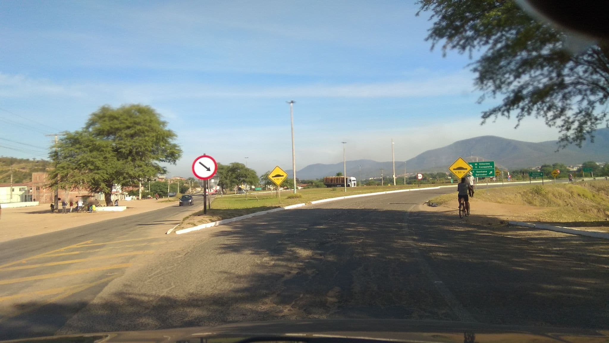 Street view near Pousada Trevo, Jequié — © vitorgoiabeira (CC BY-SA · Mapillary)
