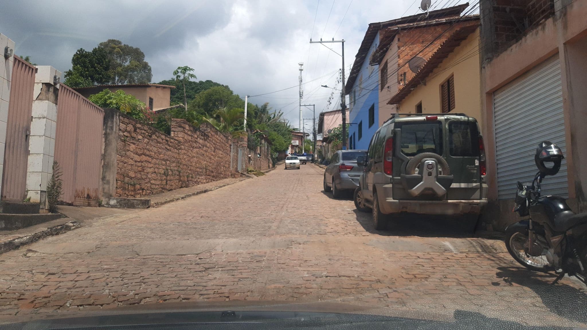 Street view near Albergue de Lençois Backpackers, Lençóis — © britopatricia (CC BY-SA · Mapillary)