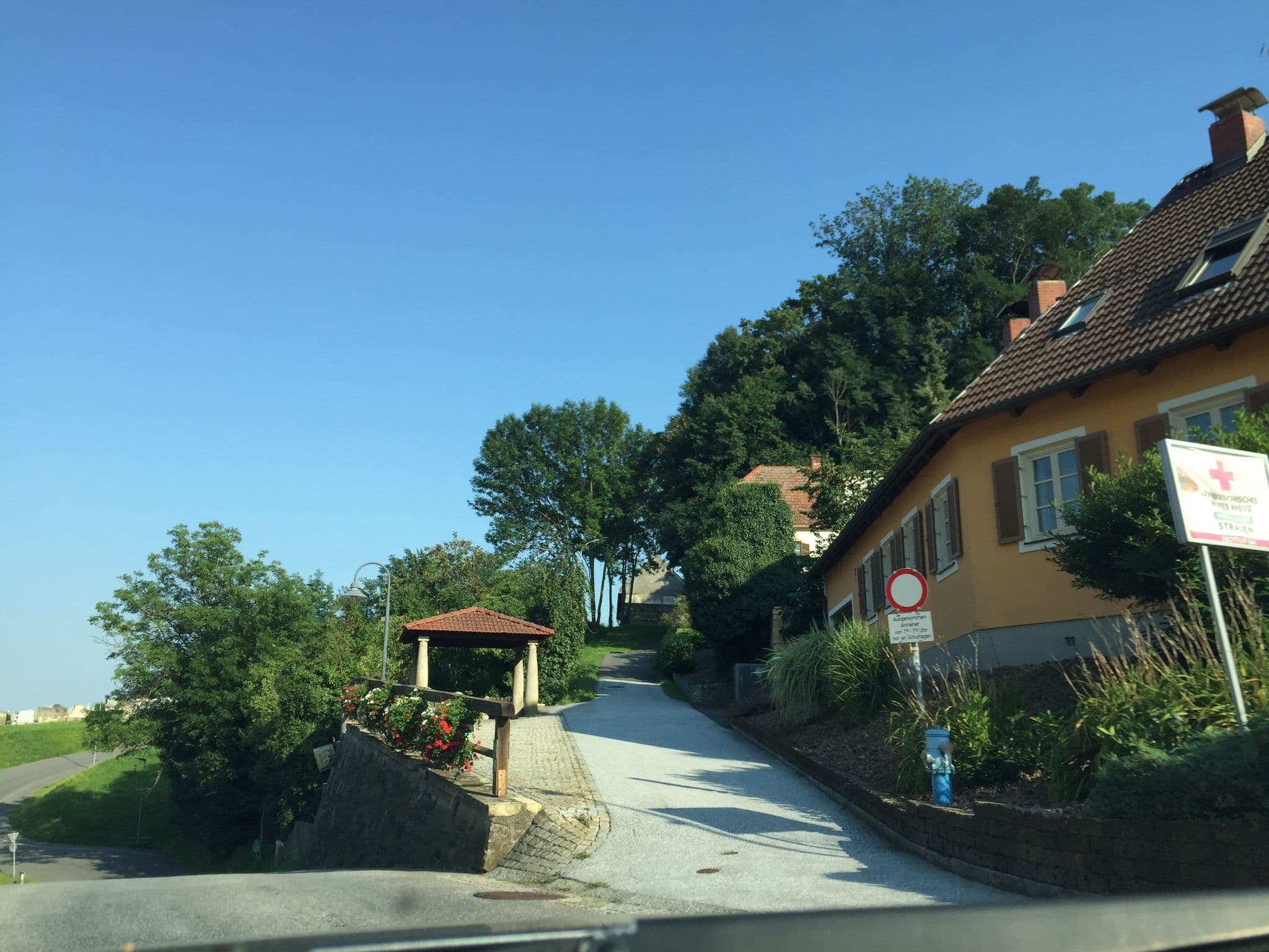 Street view near Stradnerhof, Bad Gleichenberg — © richlv (CC BY-SA · Mapillary)