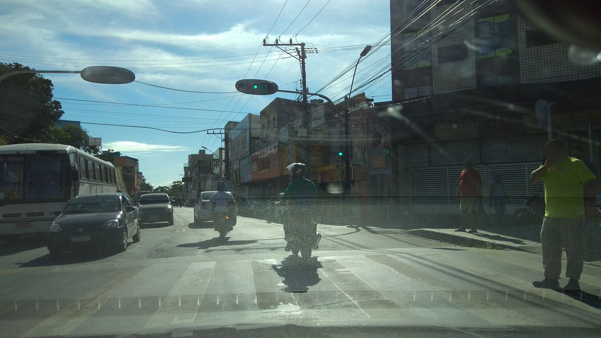Street view near lojas em ilhéus, Ilhéus — © vitorgoiabeira (CC BY-SA · Mapillary)