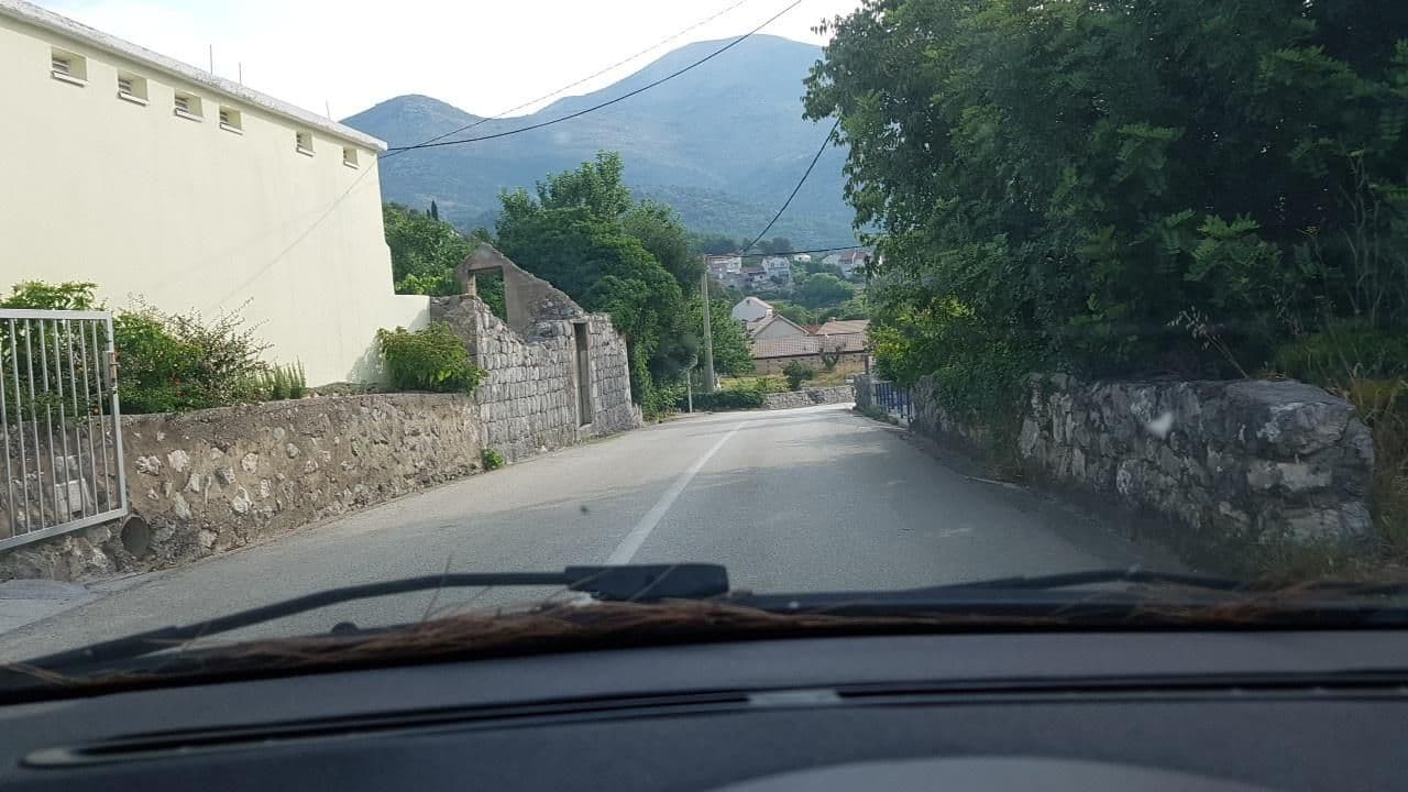 Street view near Maslina, Zaton