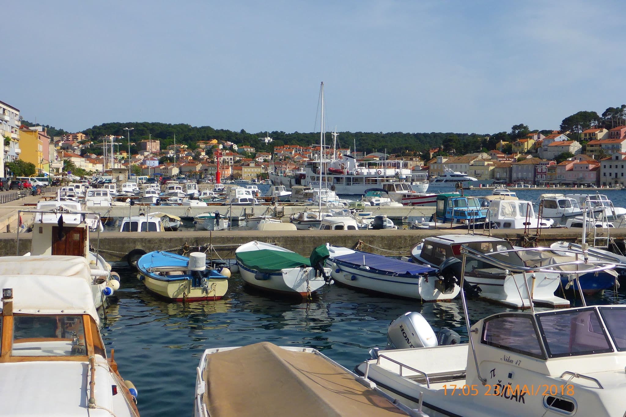 Street view near Mare Mare Suites, Mali Lošinj — © klypern (CC BY-SA · Mapillary)