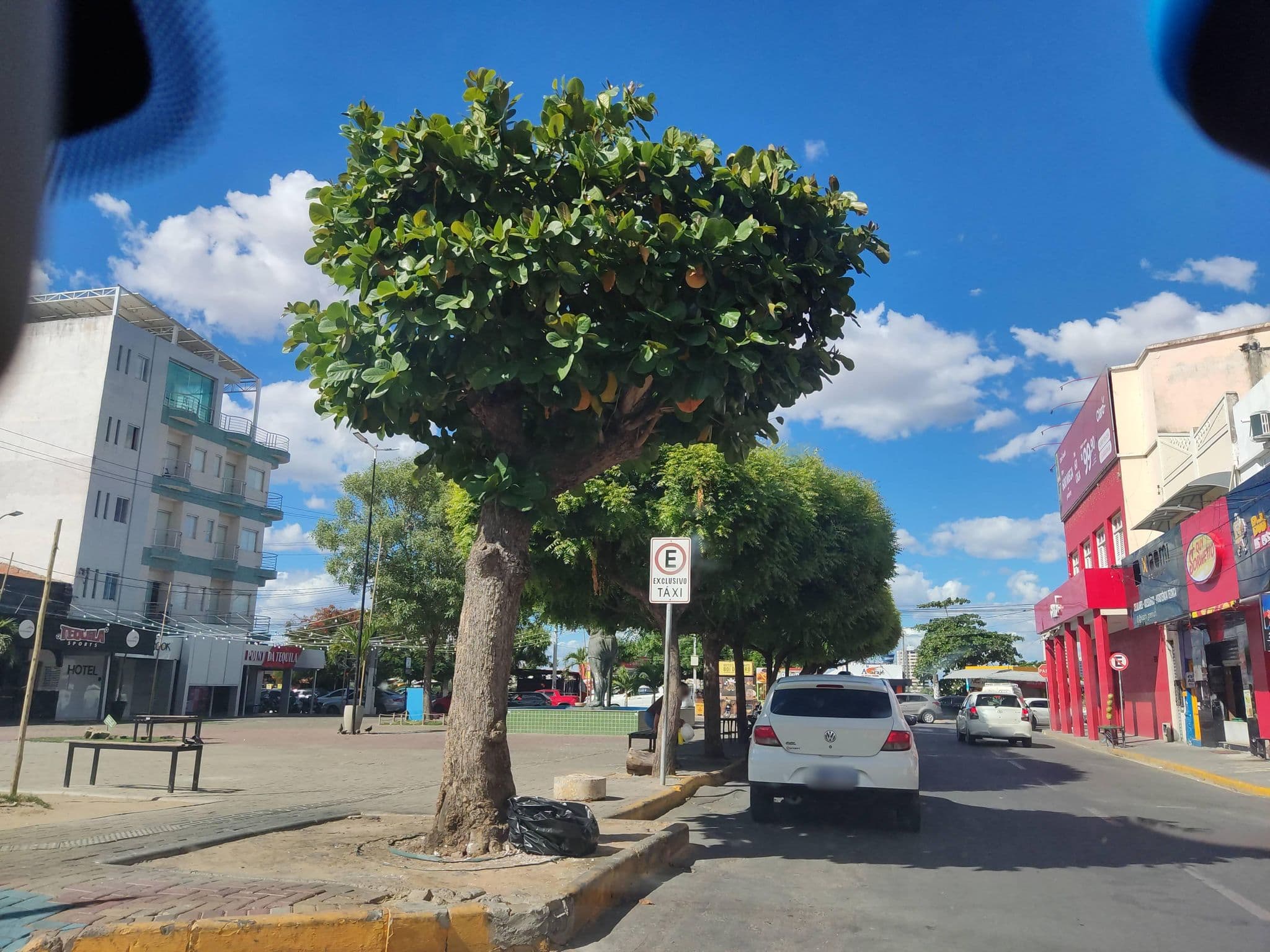 Street view near Bora Bora Bar Restaurante Tran, Juazeiro — © Nahtanohj (CC BY-SA · Mapillary)