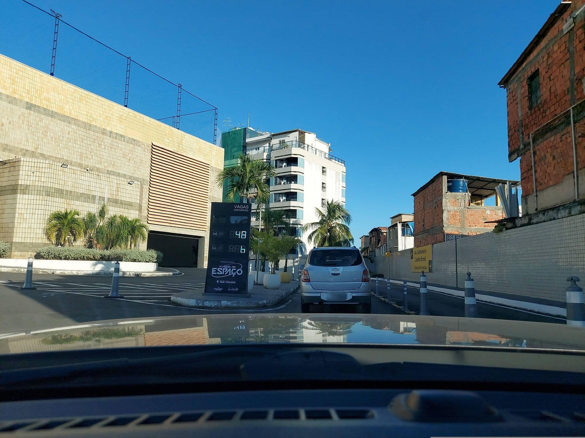 Street view near Sala da Justiça - Carnaval 2011, Salvador — © georgenqueiroz (CC BY-SA · Mapillary)